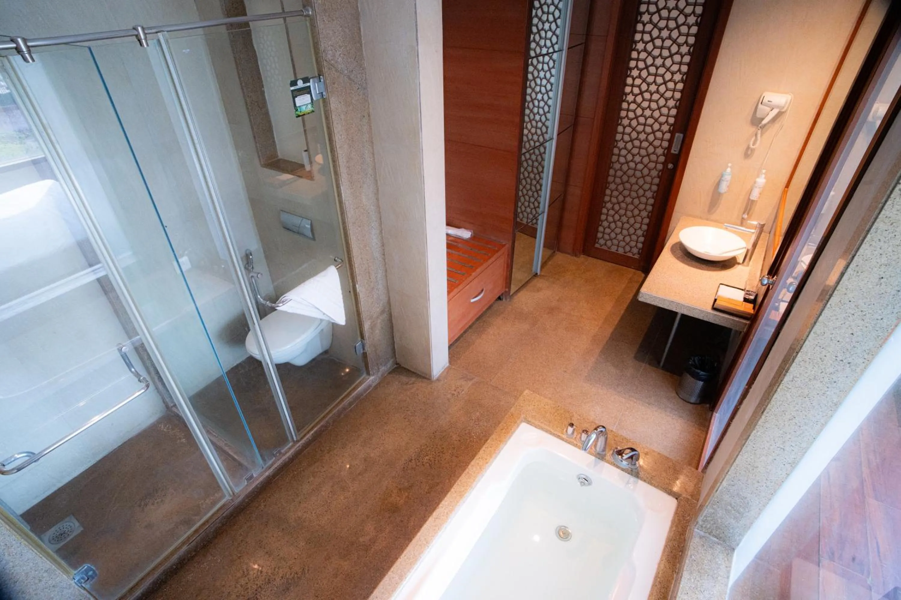 Shower in The Sky Imperial, Jaipur