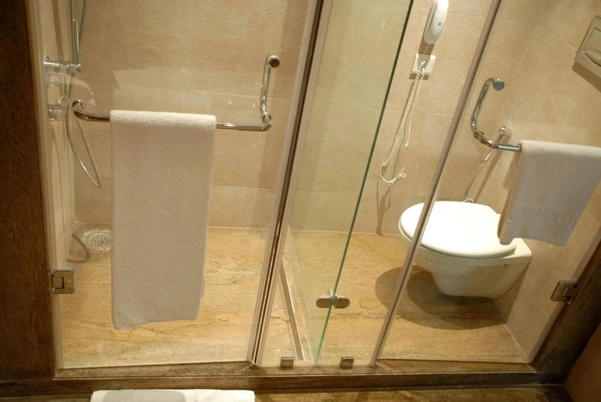 Shower in The Sky Imperial, Jaipur