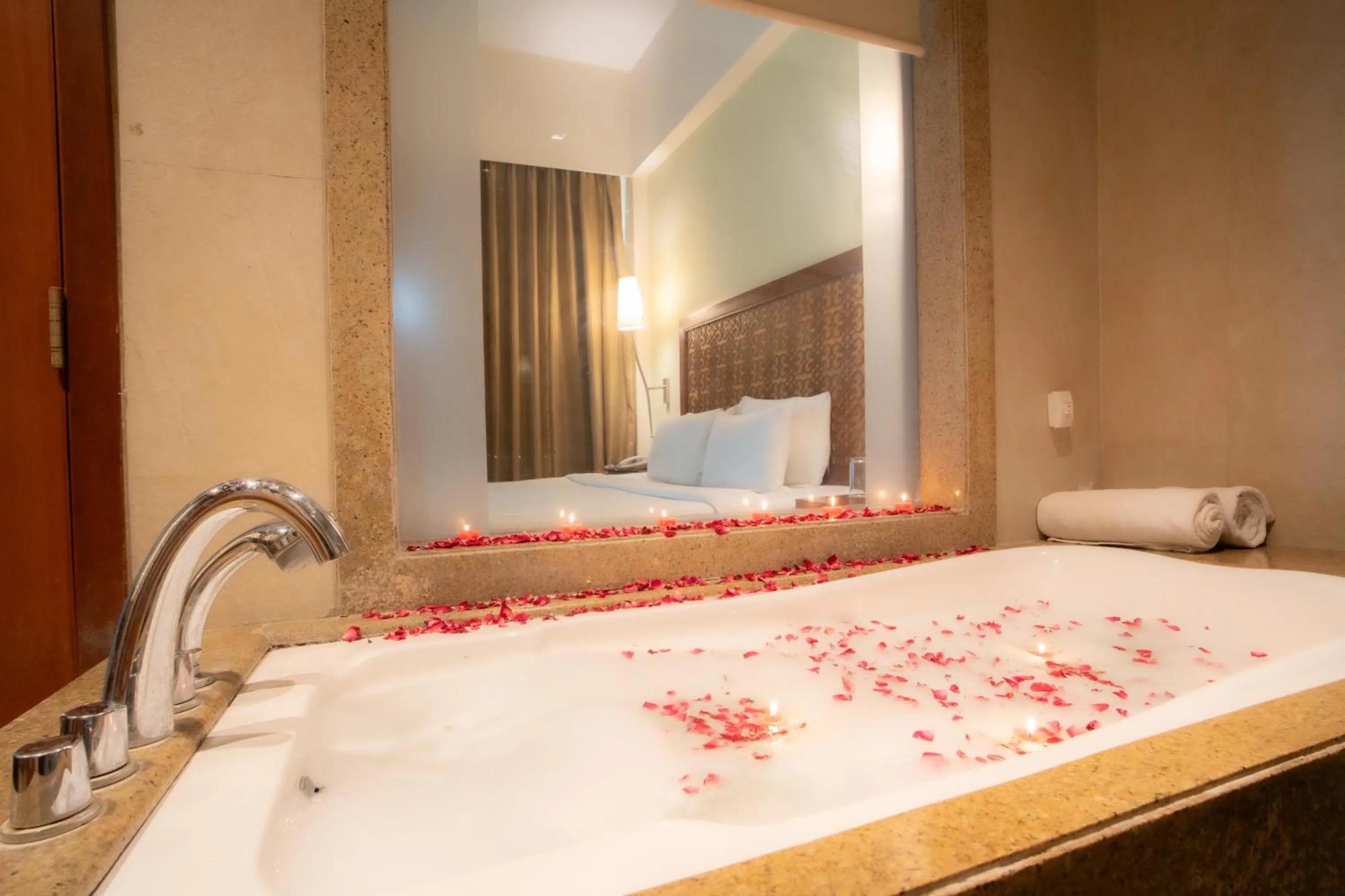 Bed in The Sky Imperial, Jaipur