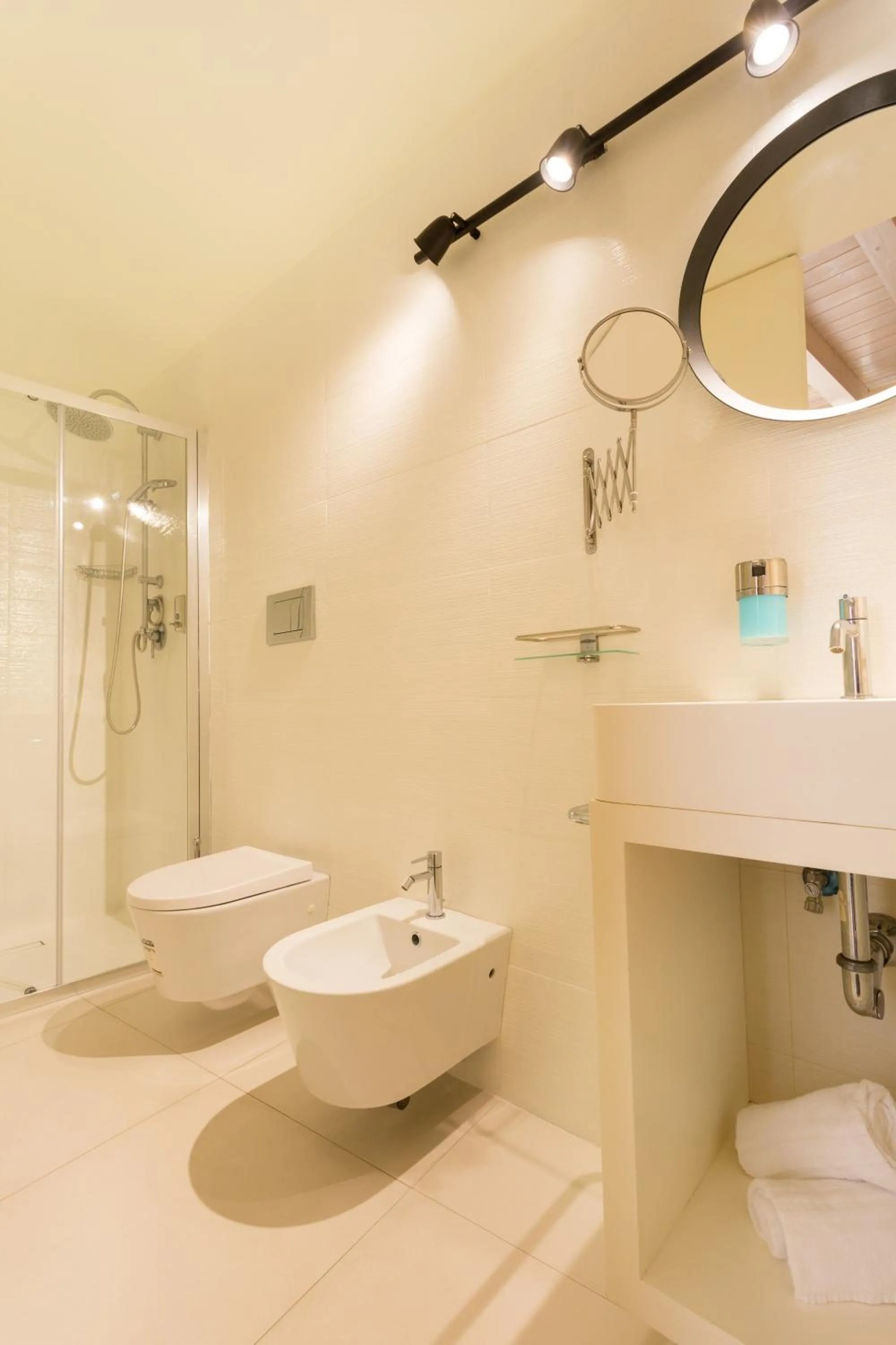 Shower in Stesicoro Exclusive House