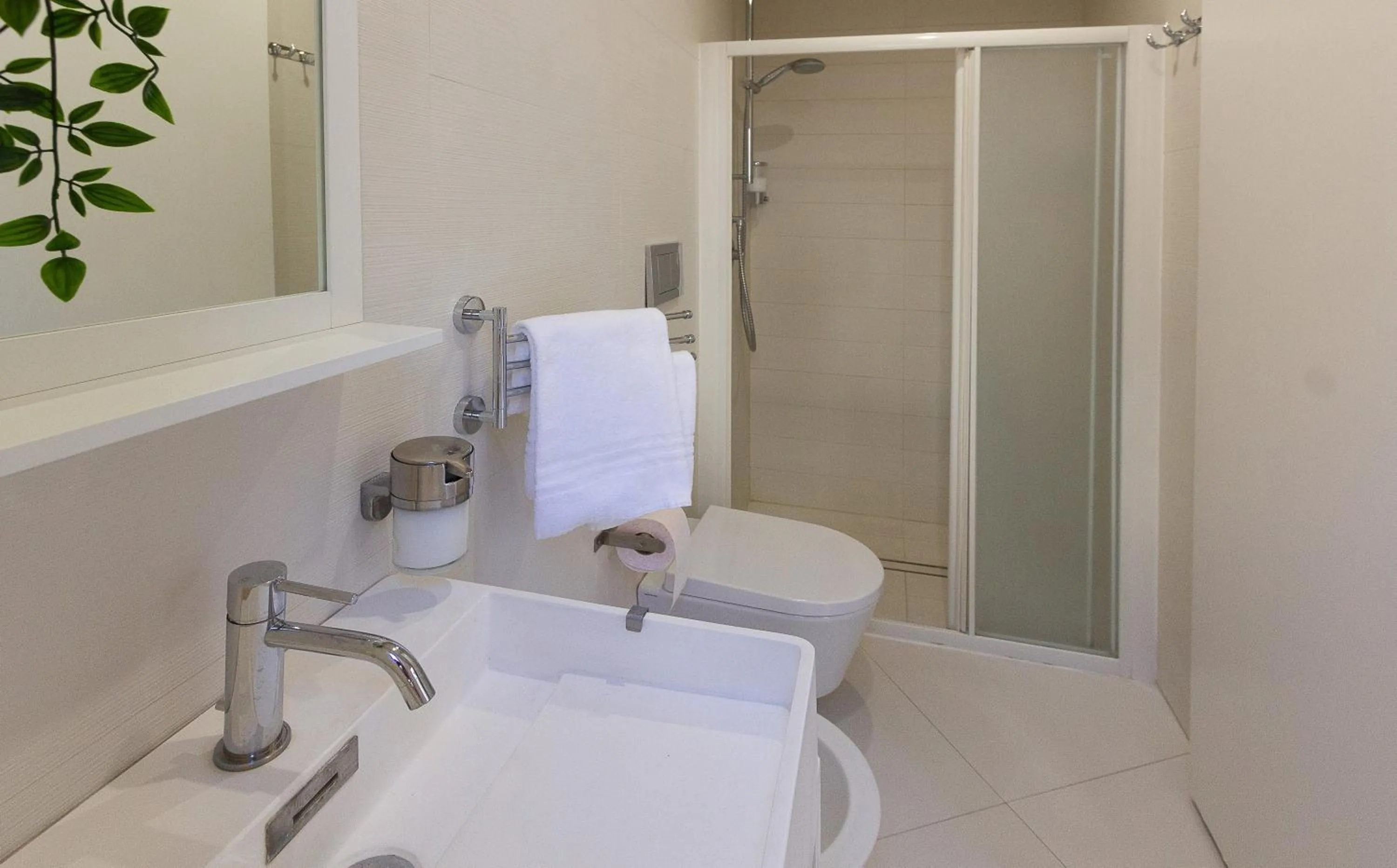 Shower in Stesicoro Exclusive House