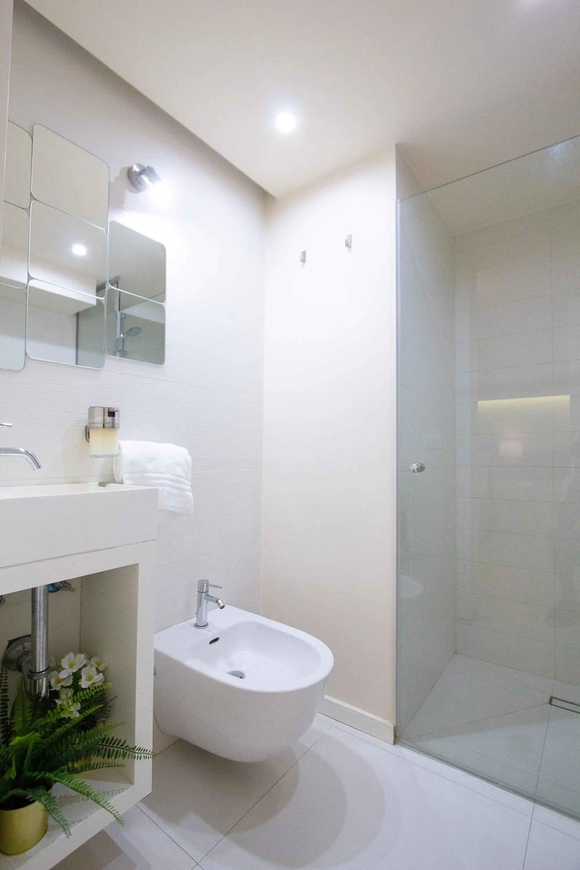 Shower in Stesicoro Exclusive House