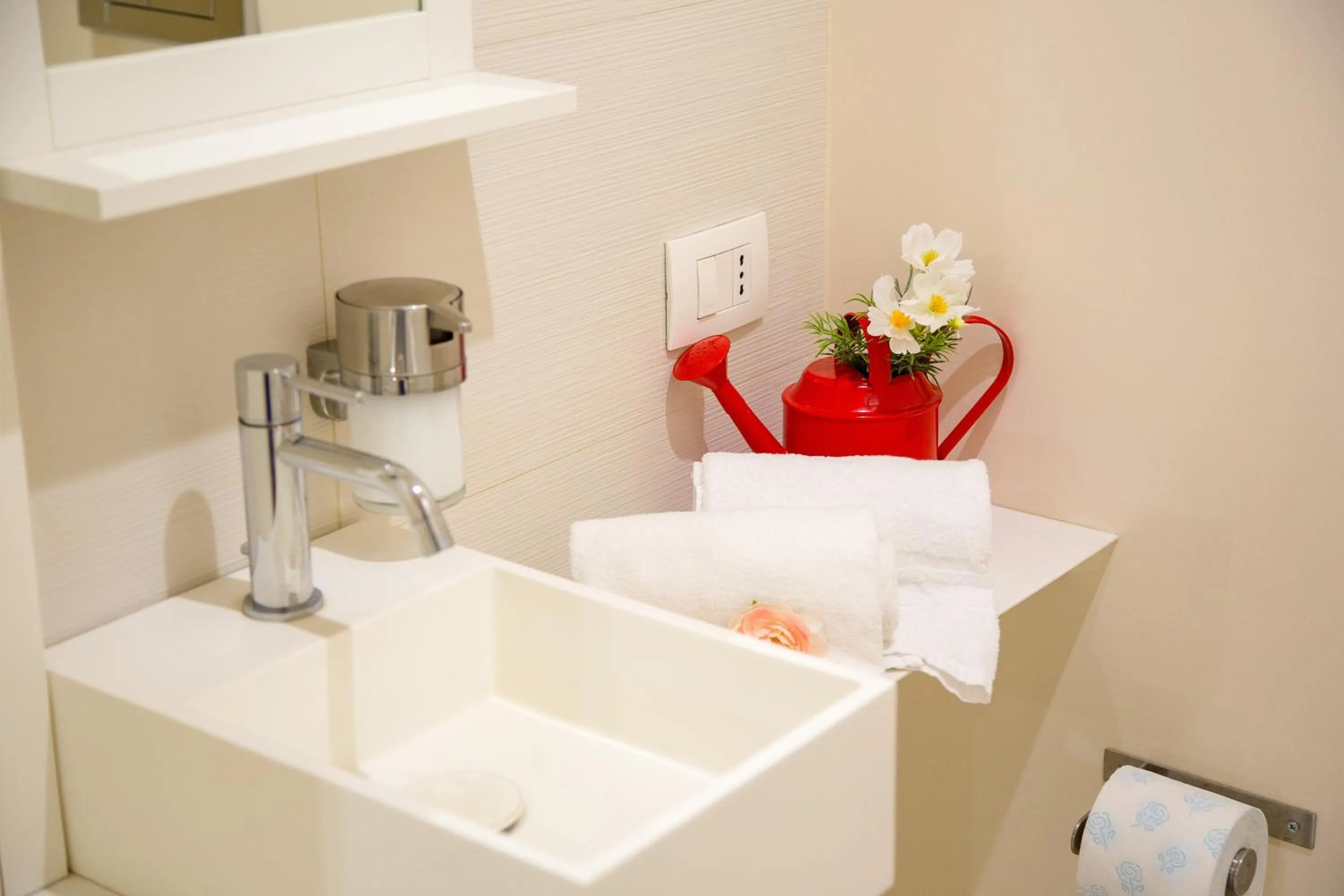 Shower in Stesicoro Exclusive House