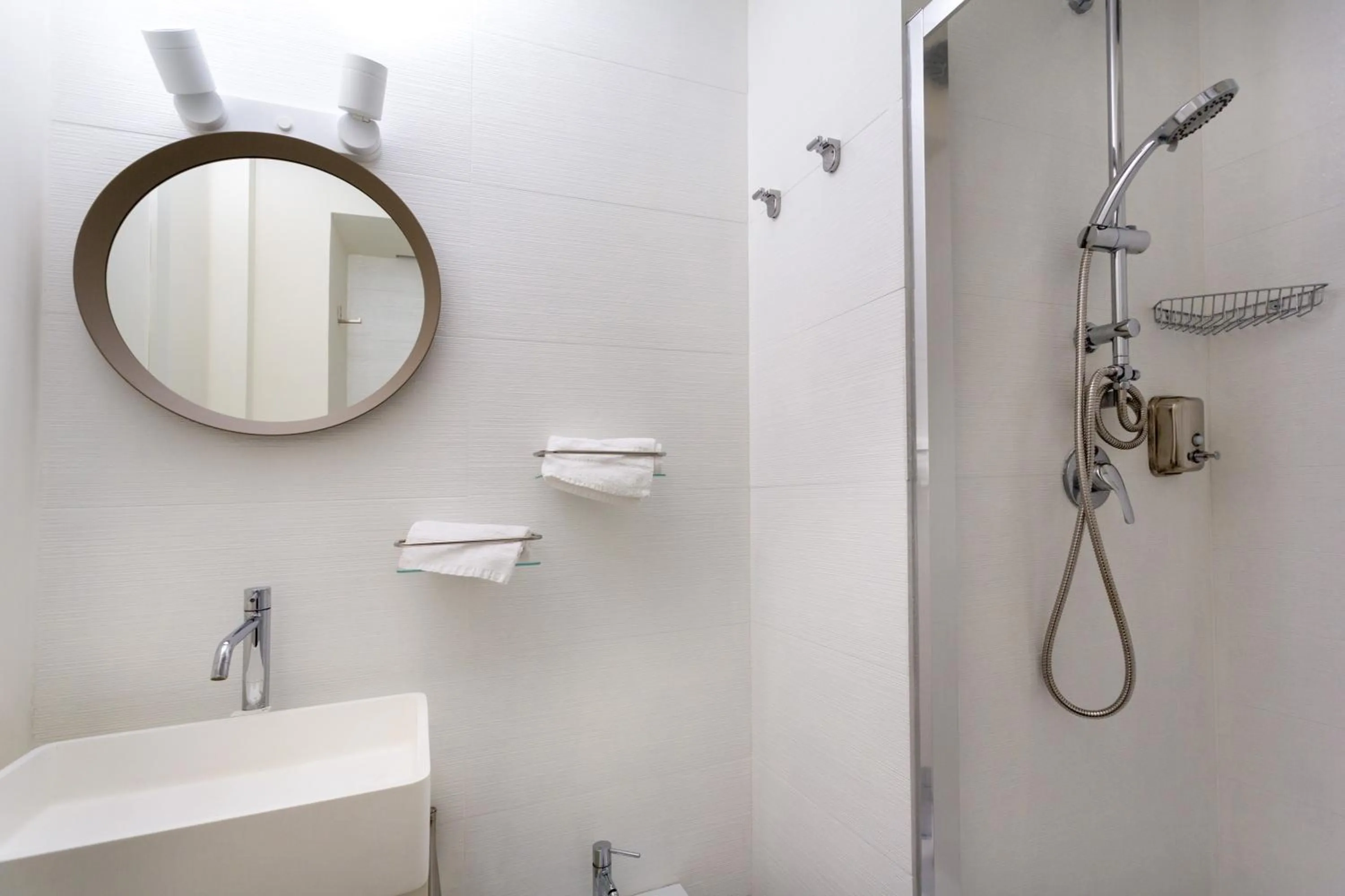 Shower in Stesicoro Exclusive House