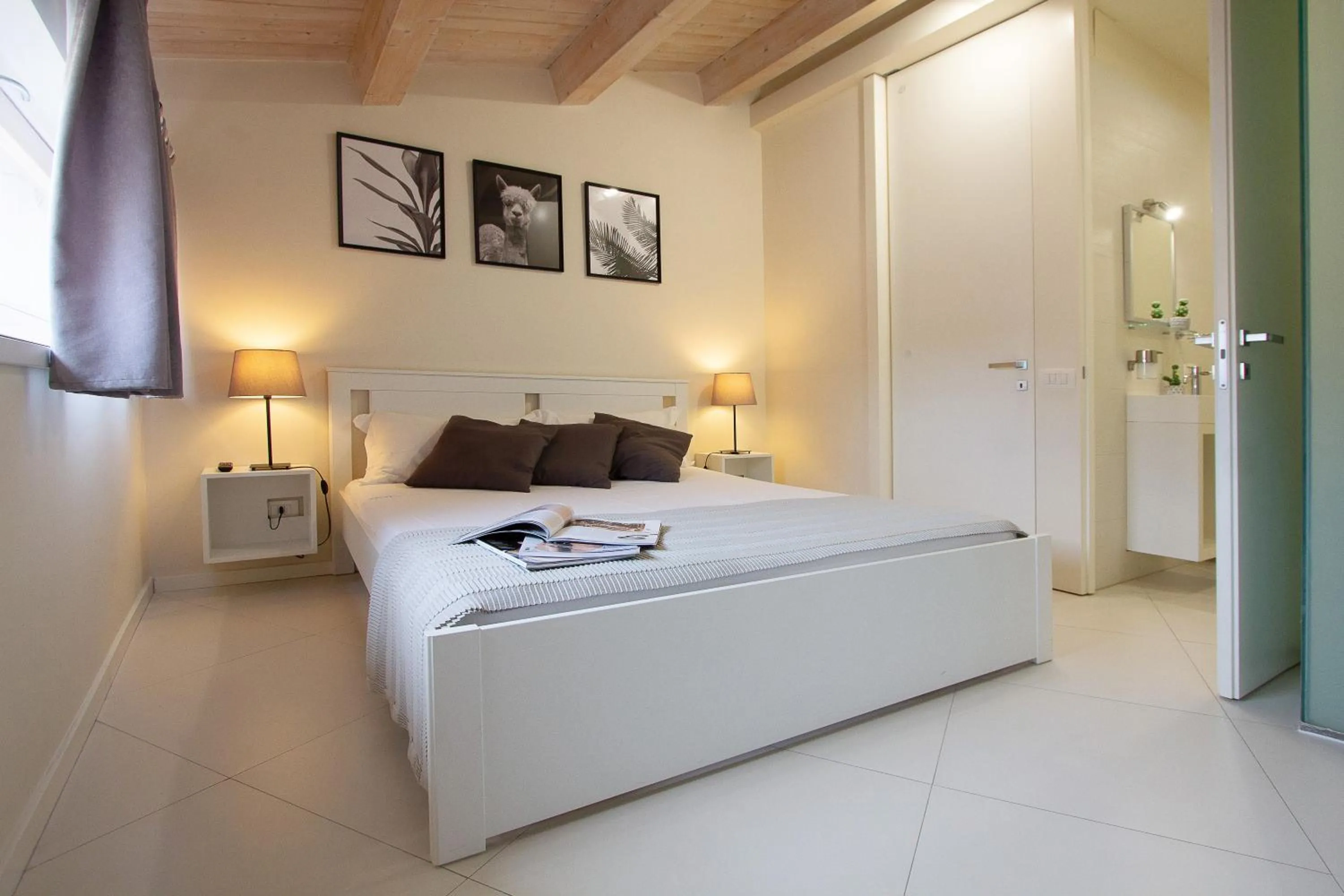 Bathroom, Bed in Stesicoro Exclusive House