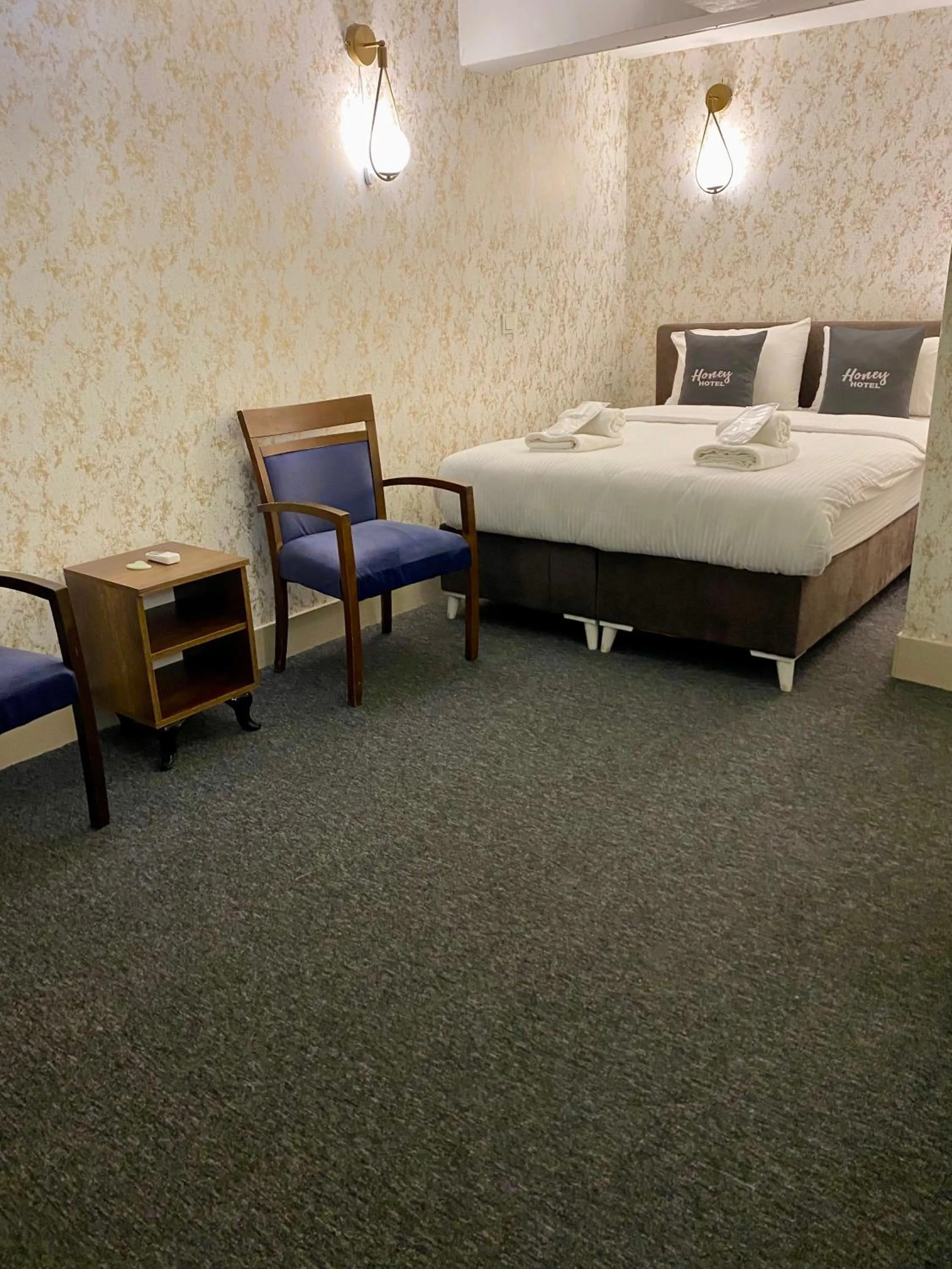 Photo of the whole room, Bed in Honey Hotel