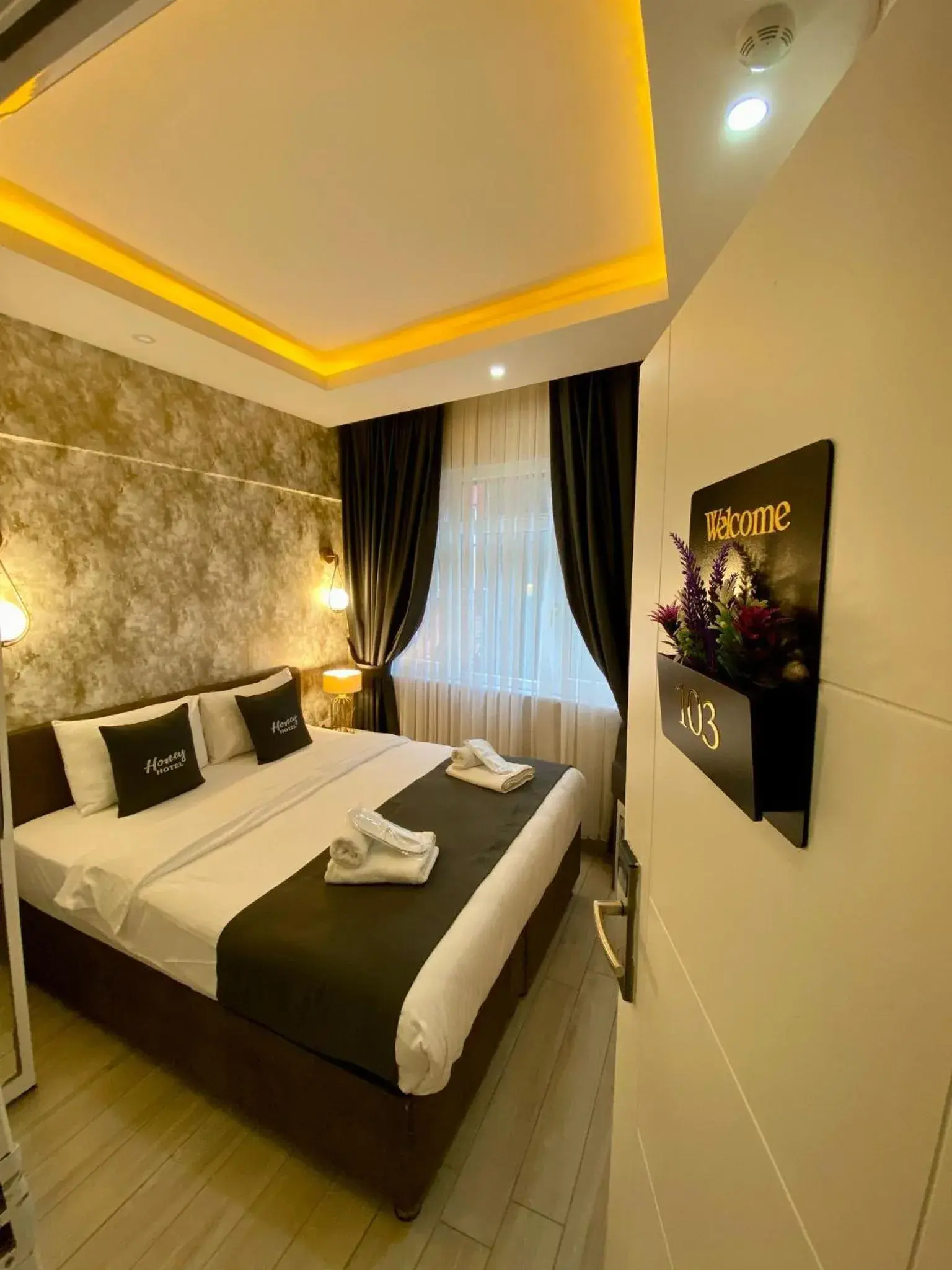 Double Room in Honey Hotel Double Room in Honey Hotel