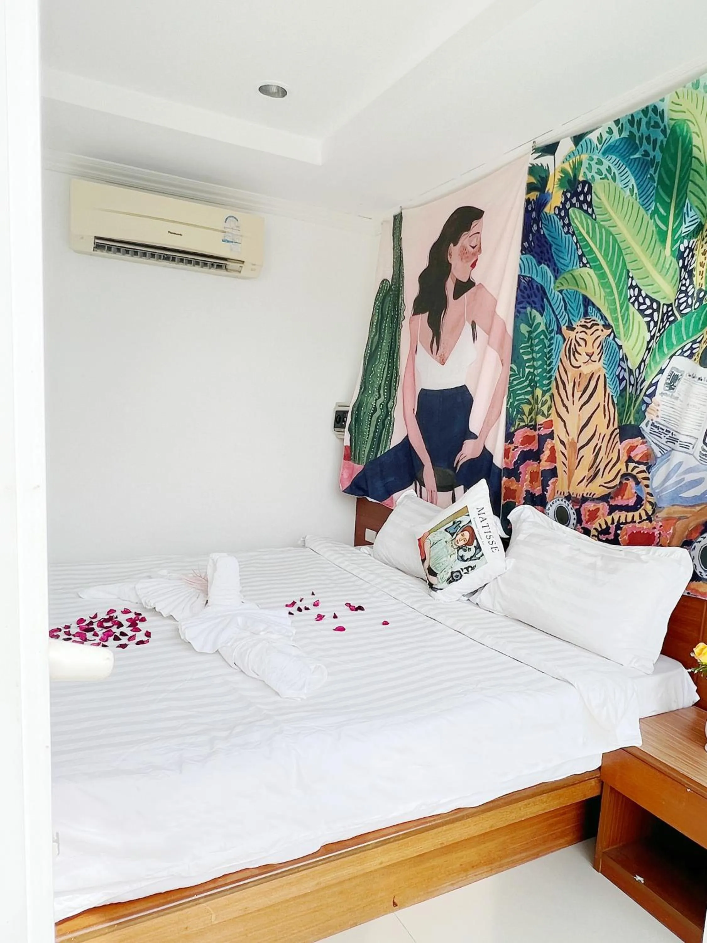 Bed in Lanting House Phuket