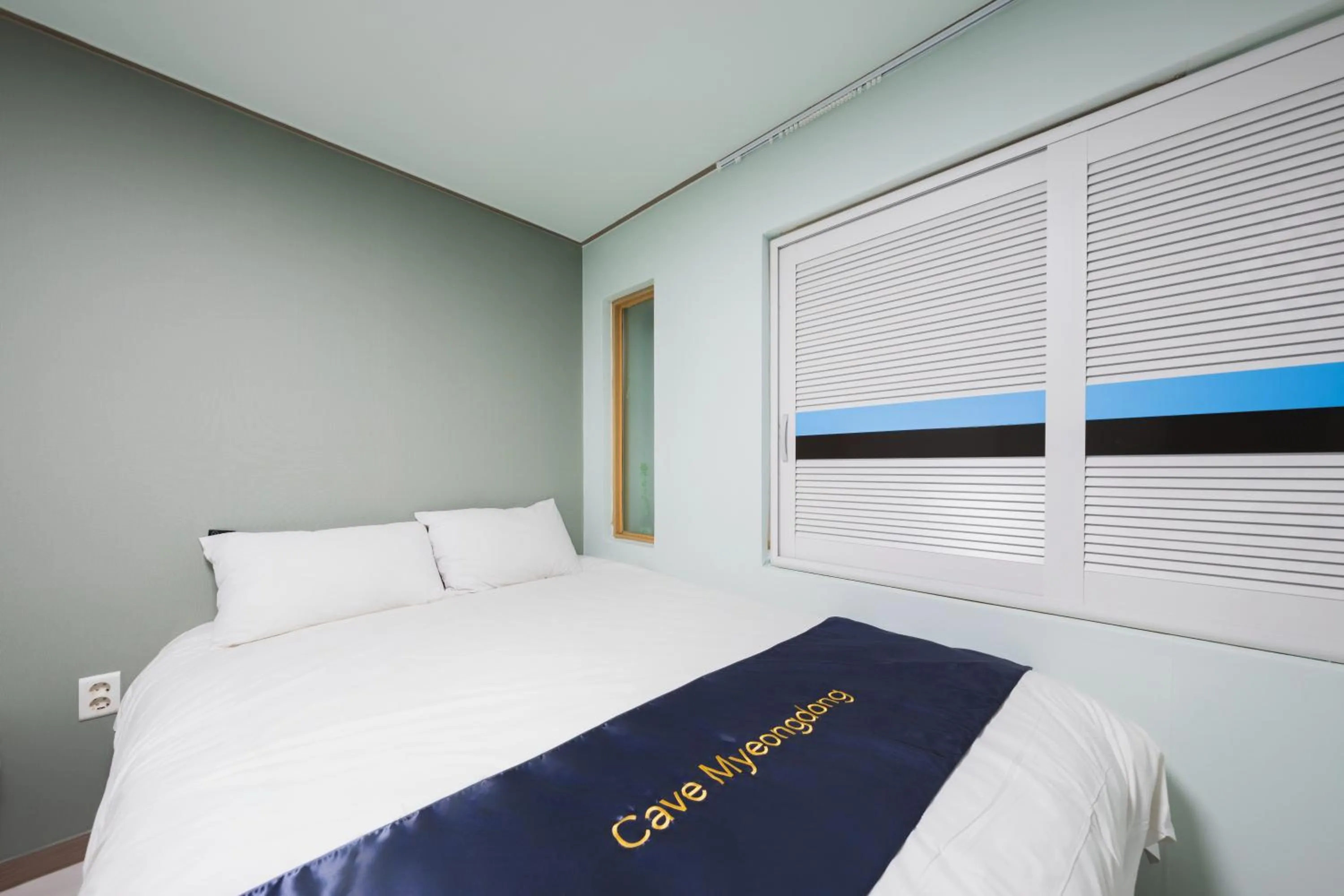 Decorative detail, Bed in Cave Myeongdong