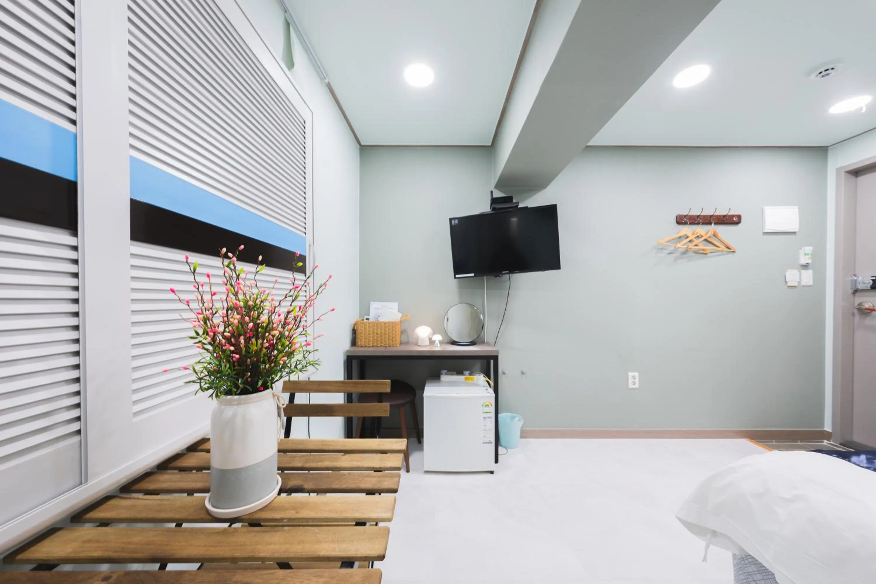 Decorative detail, Bed in Cave Myeongdong