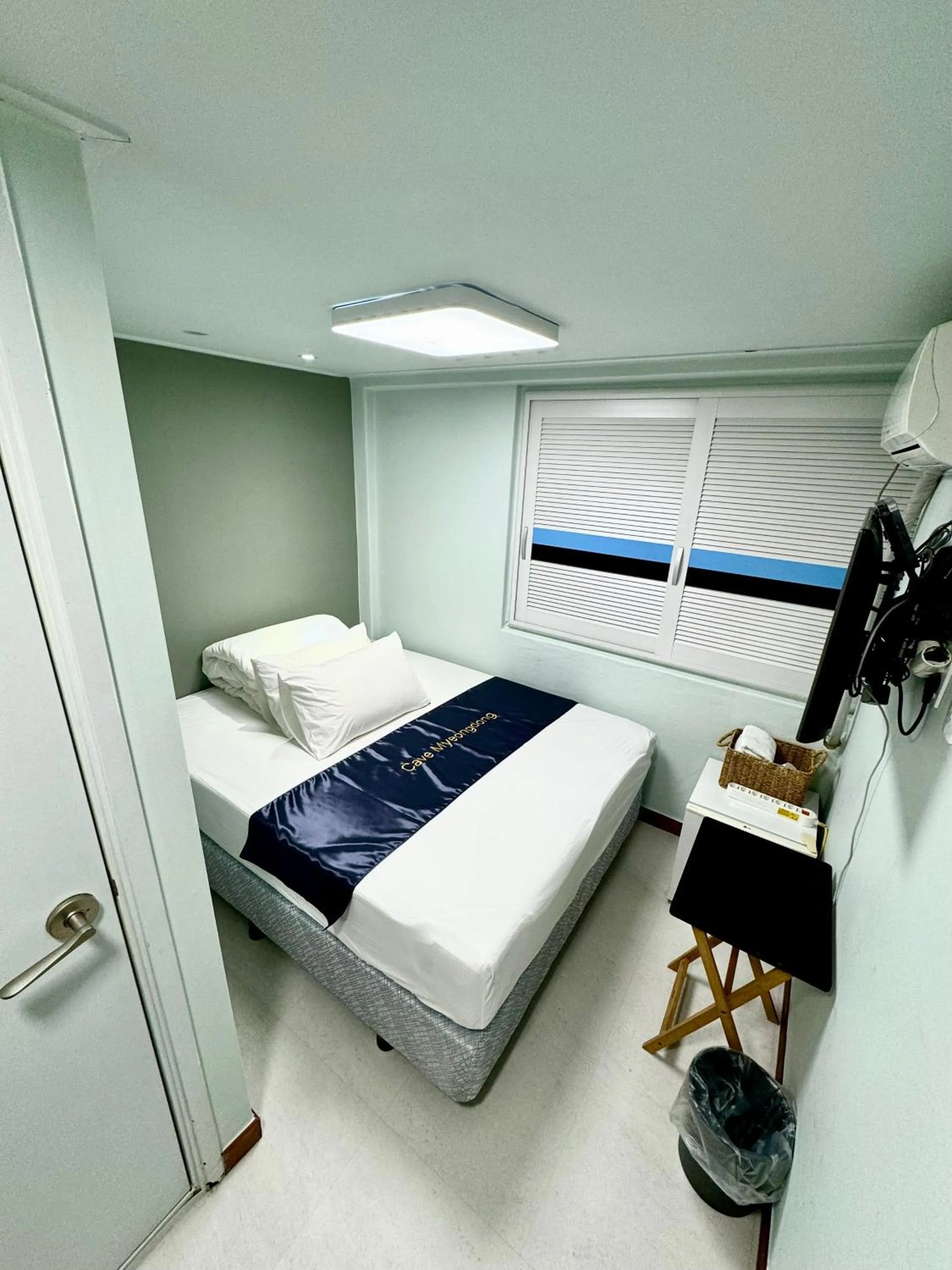 Bedroom, Bed in Cave Myeongdong