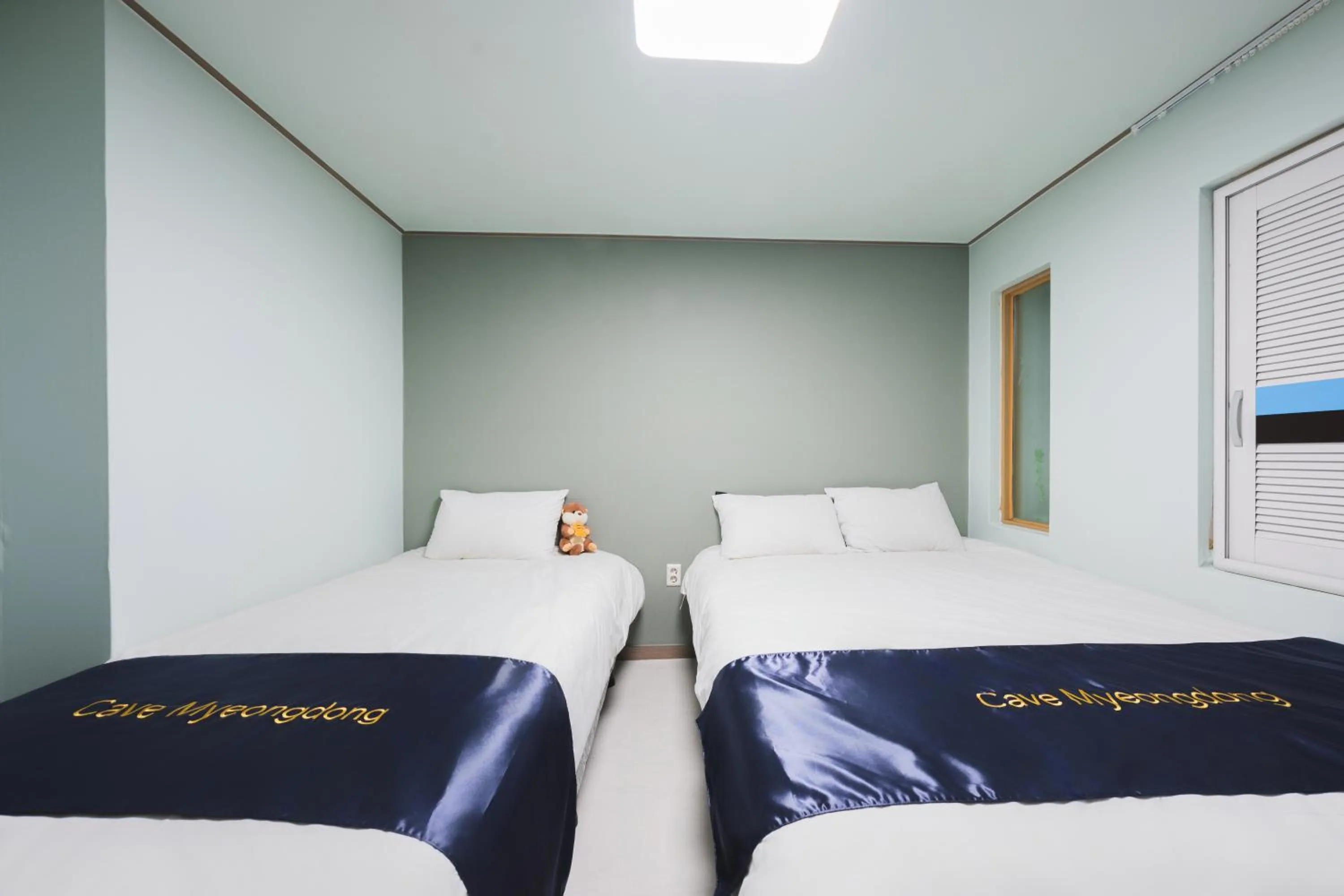 Decorative detail, Bed in Cave Myeongdong