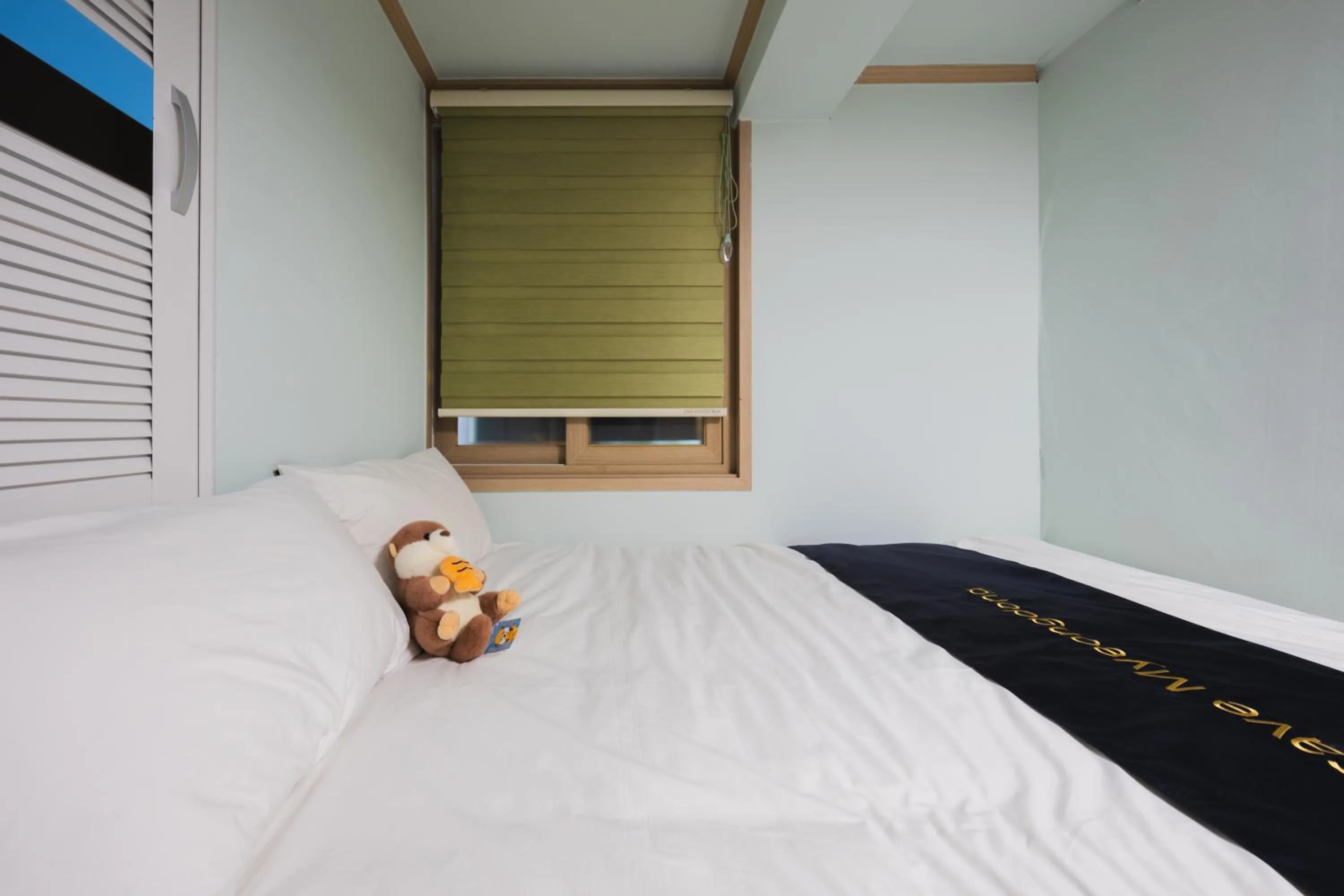 Decorative detail, Bed in Cave Myeongdong