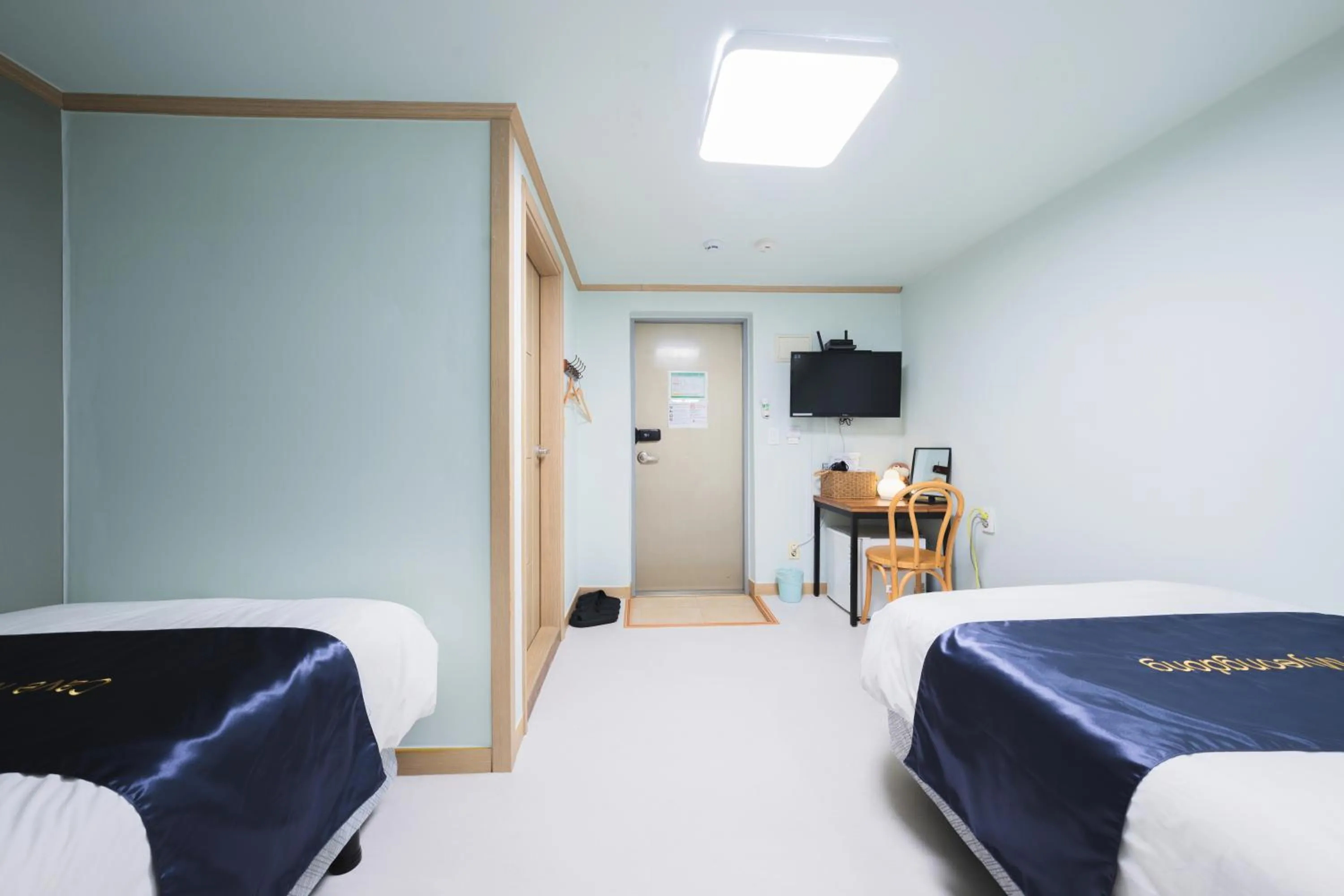 Decorative detail, Bed in Cave Myeongdong