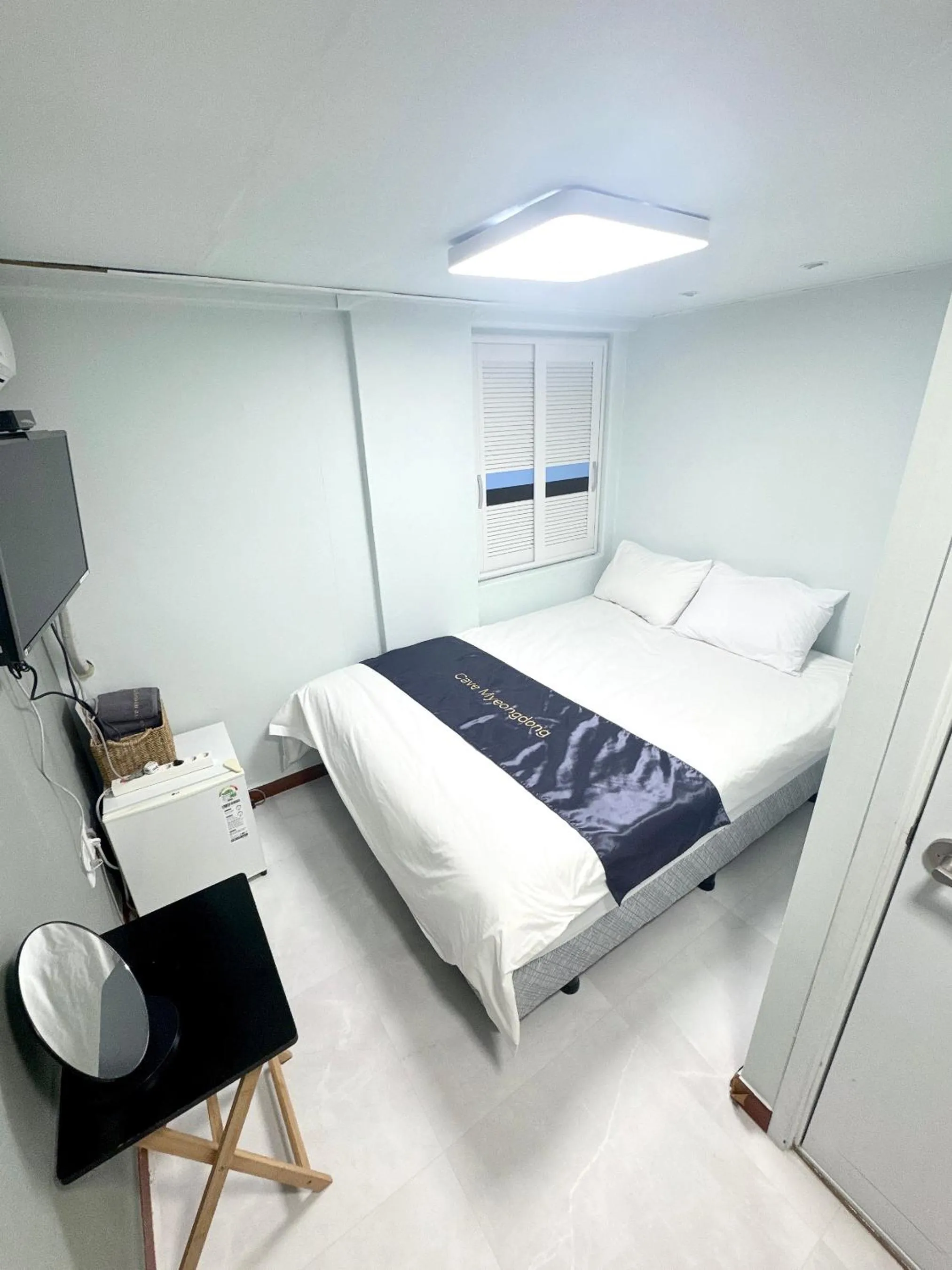 Bedroom, Bed in Cave Myeongdong