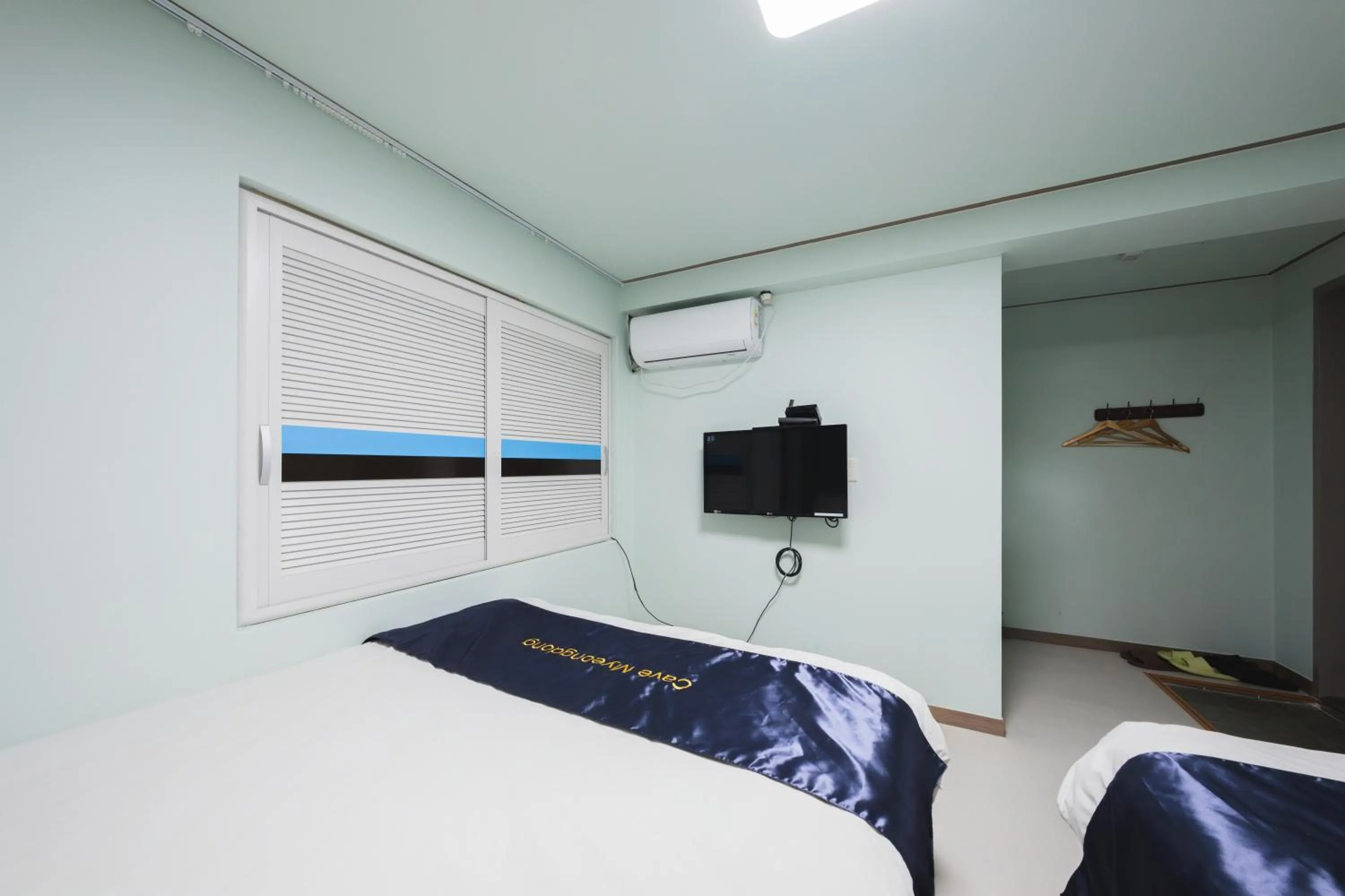 Decorative detail, Bed in Cave Myeongdong