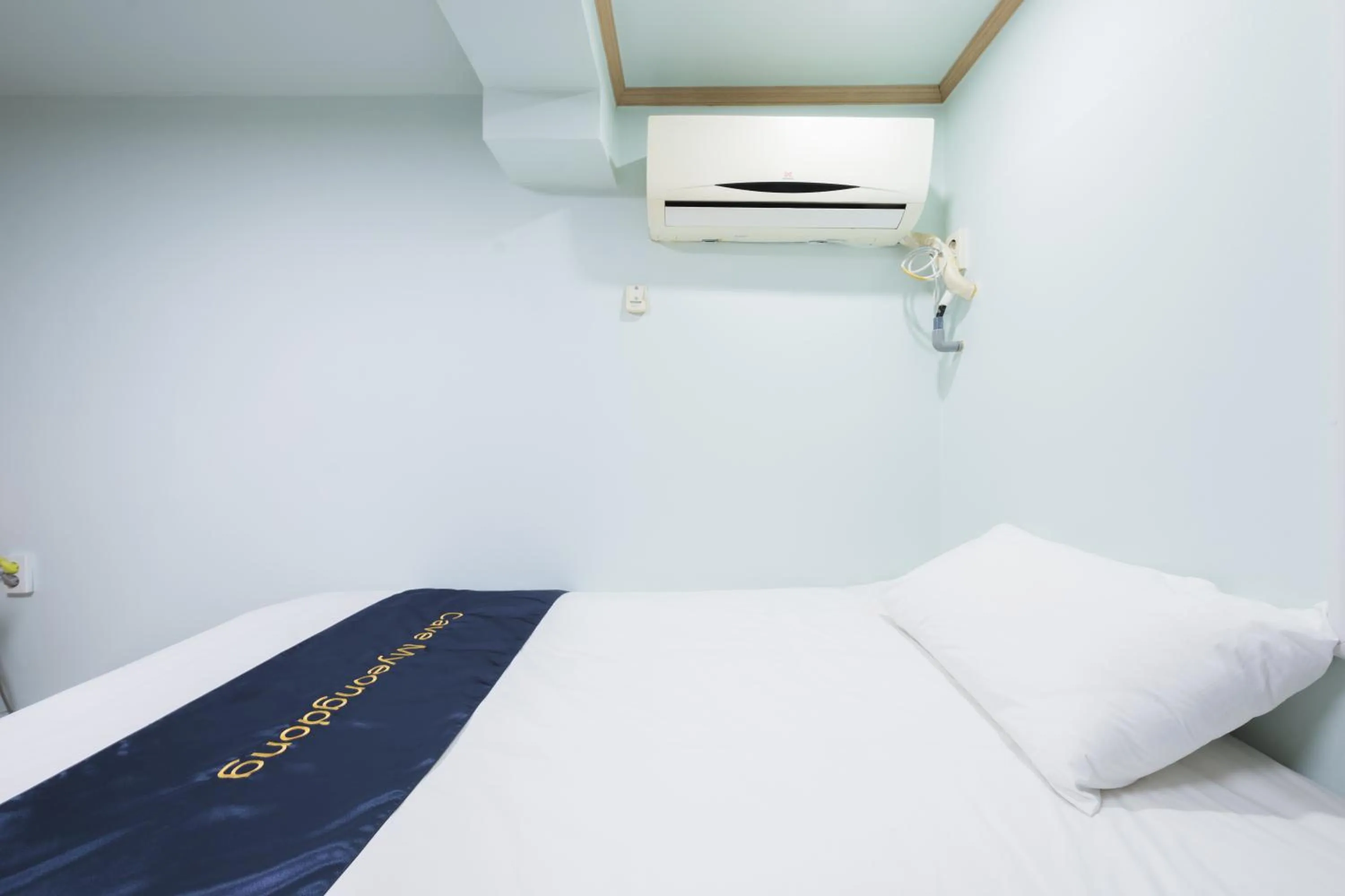 Decorative detail, Bed in Cave Myeongdong