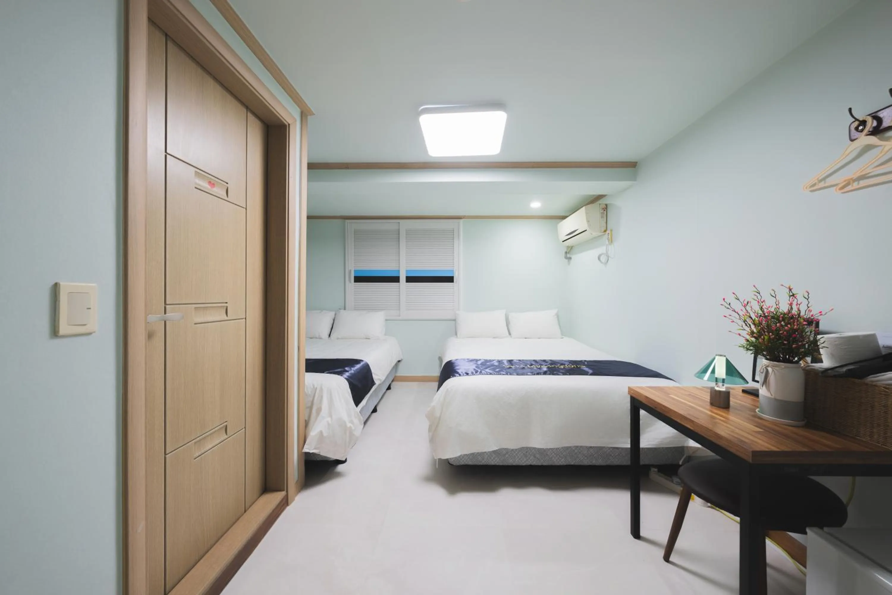 Decorative detail, Bed in Cave Myeongdong