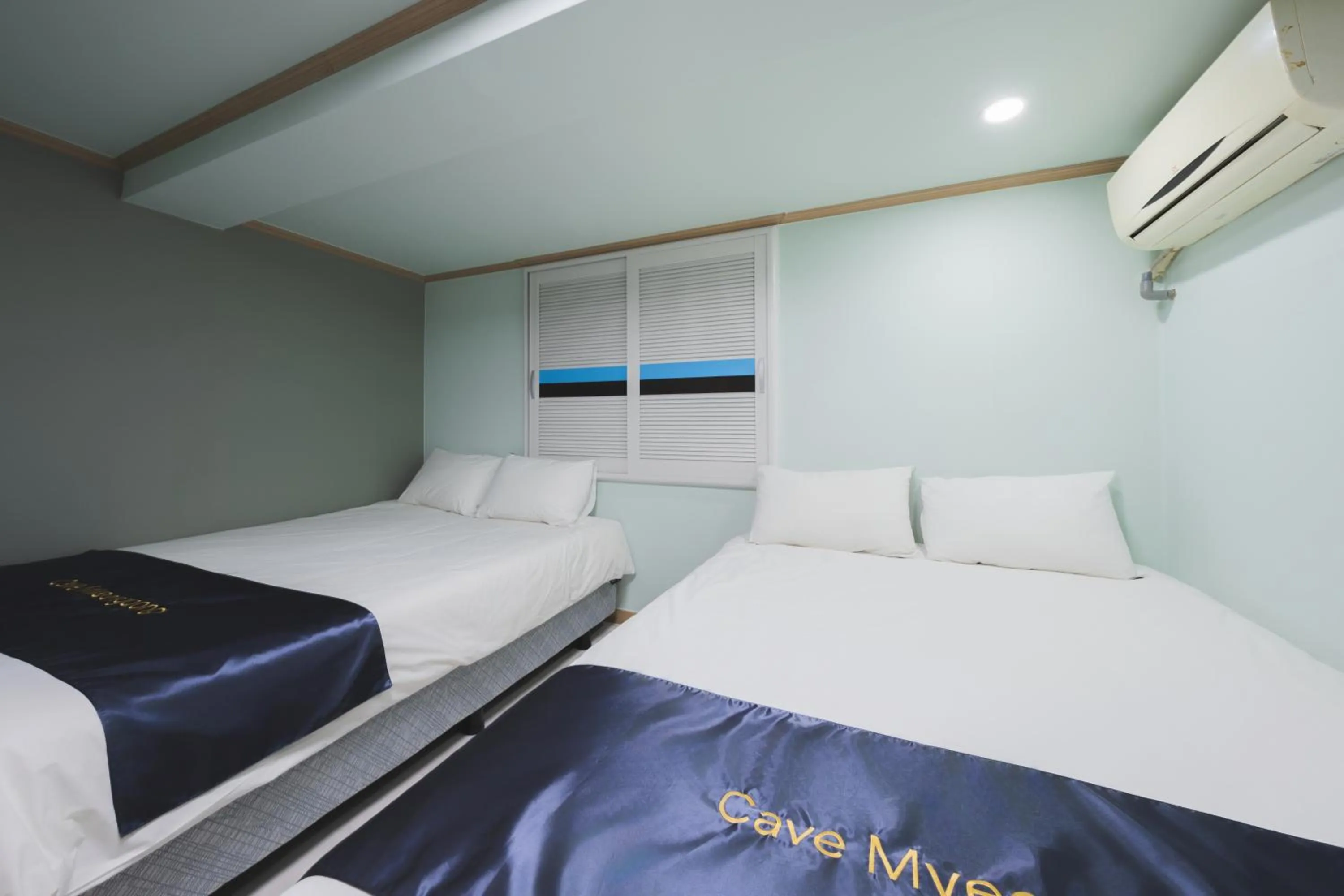 Decorative detail, Bed in Cave Myeongdong