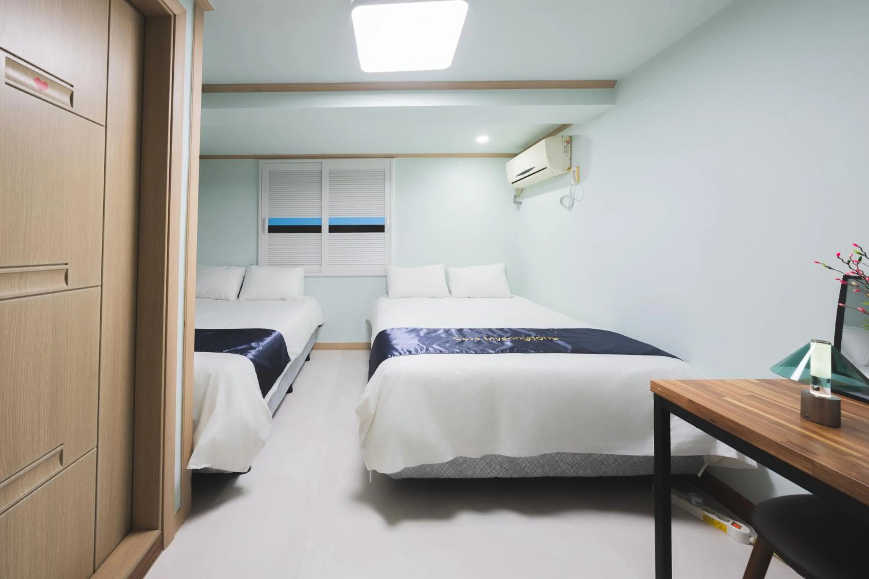 Decorative detail, Bed in Cave Myeongdong