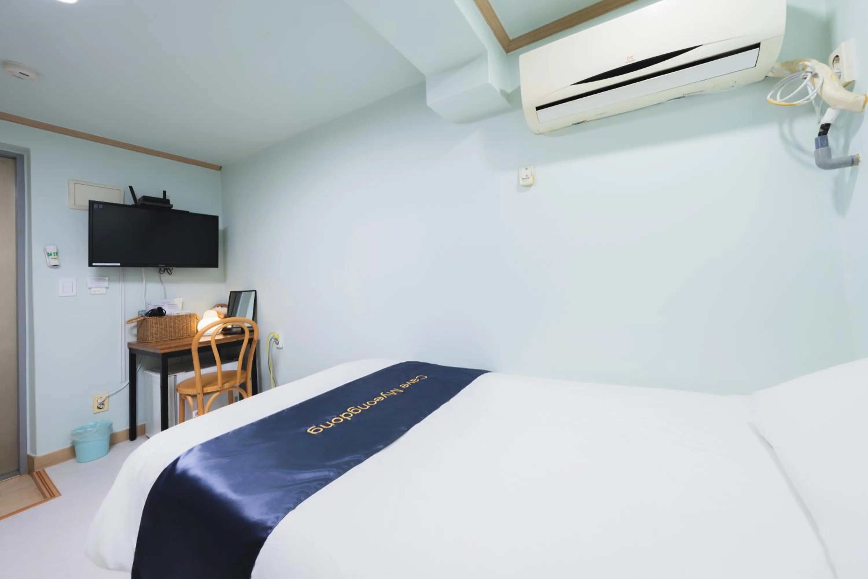 Decorative detail, Bed in Cave Myeongdong