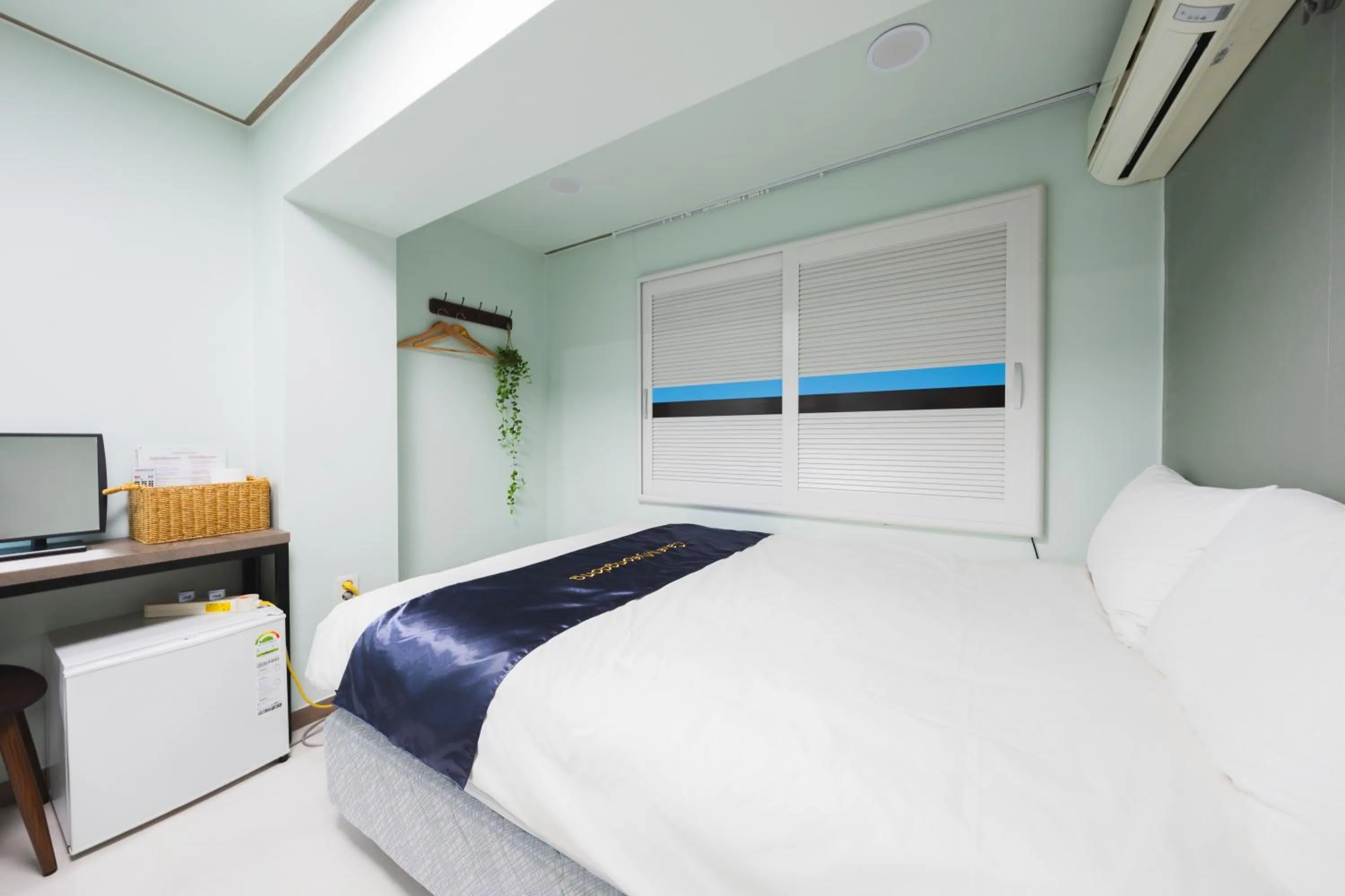 Bedroom, Bed in Cave Myeongdong