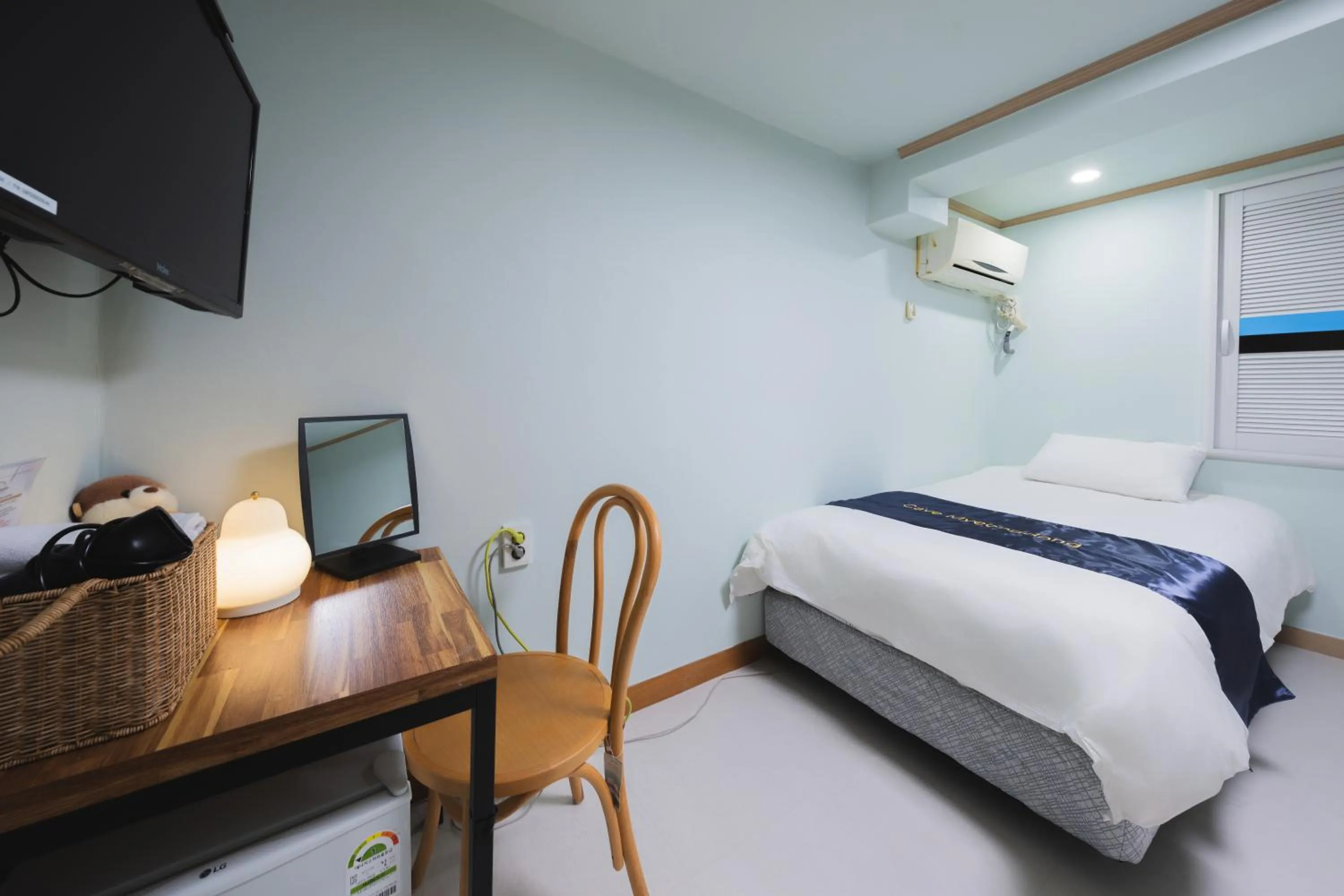 Decorative detail, Bed in Cave Myeongdong