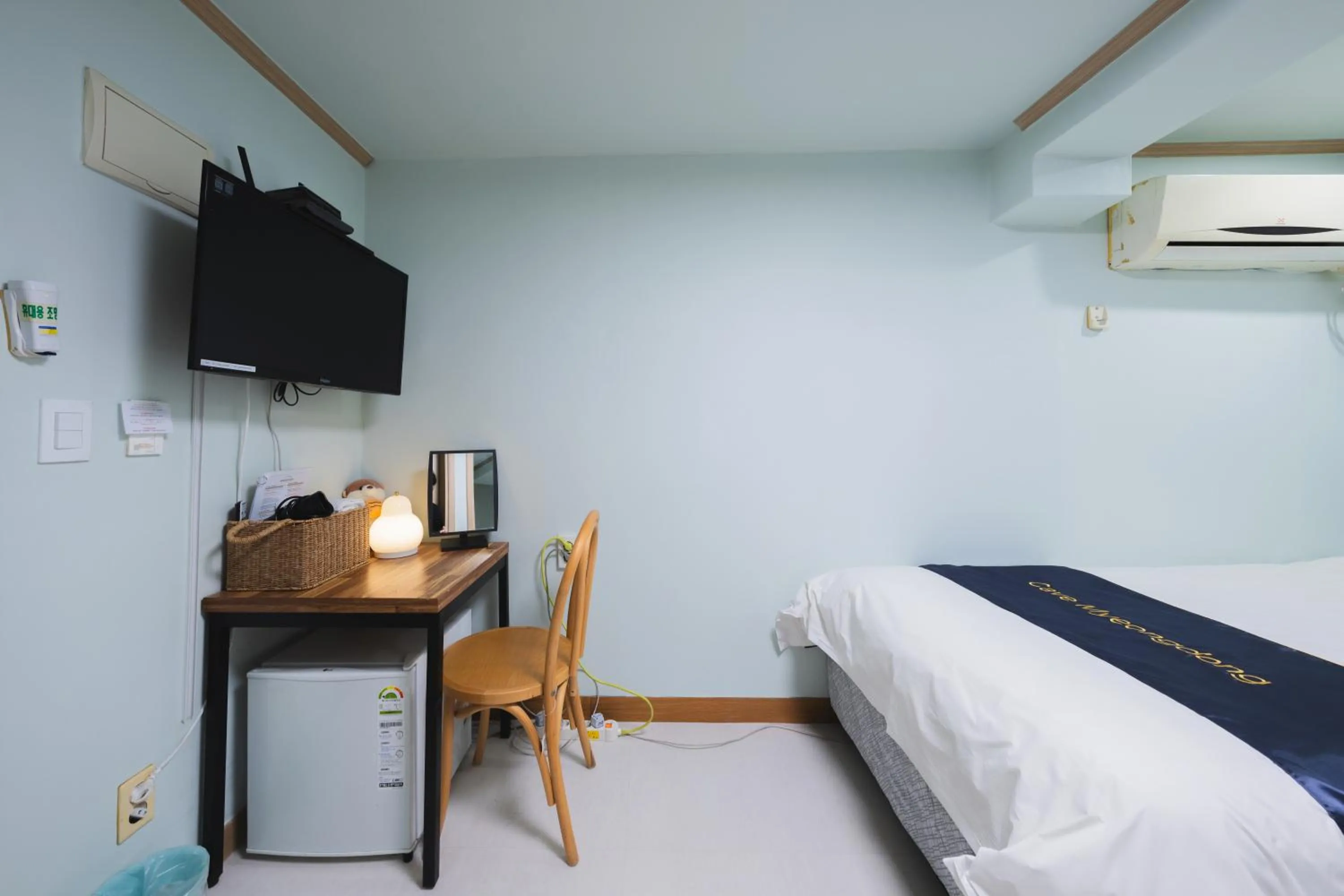 Decorative detail, Bed in Cave Myeongdong