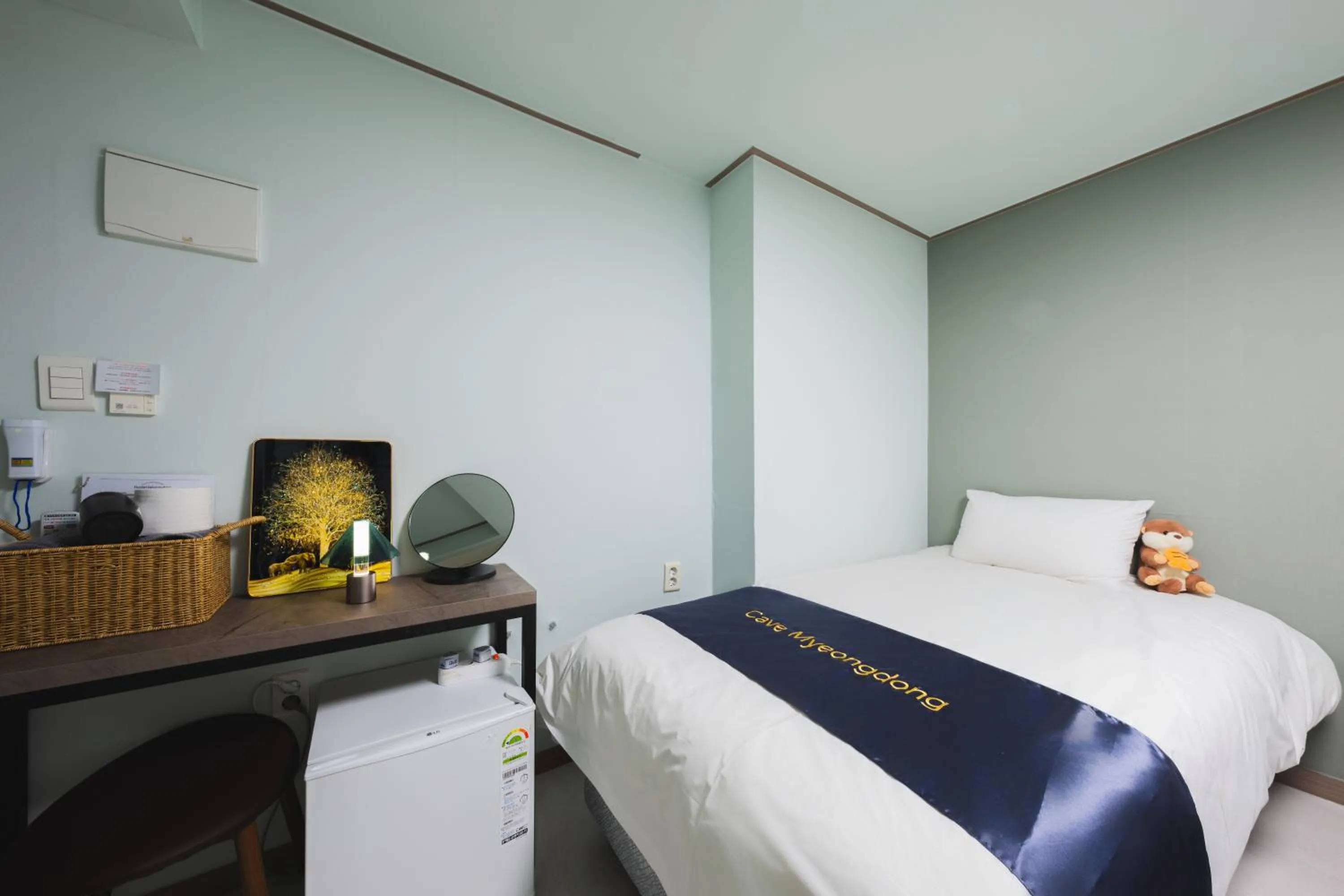 Decorative detail, Bed in Cave Myeongdong