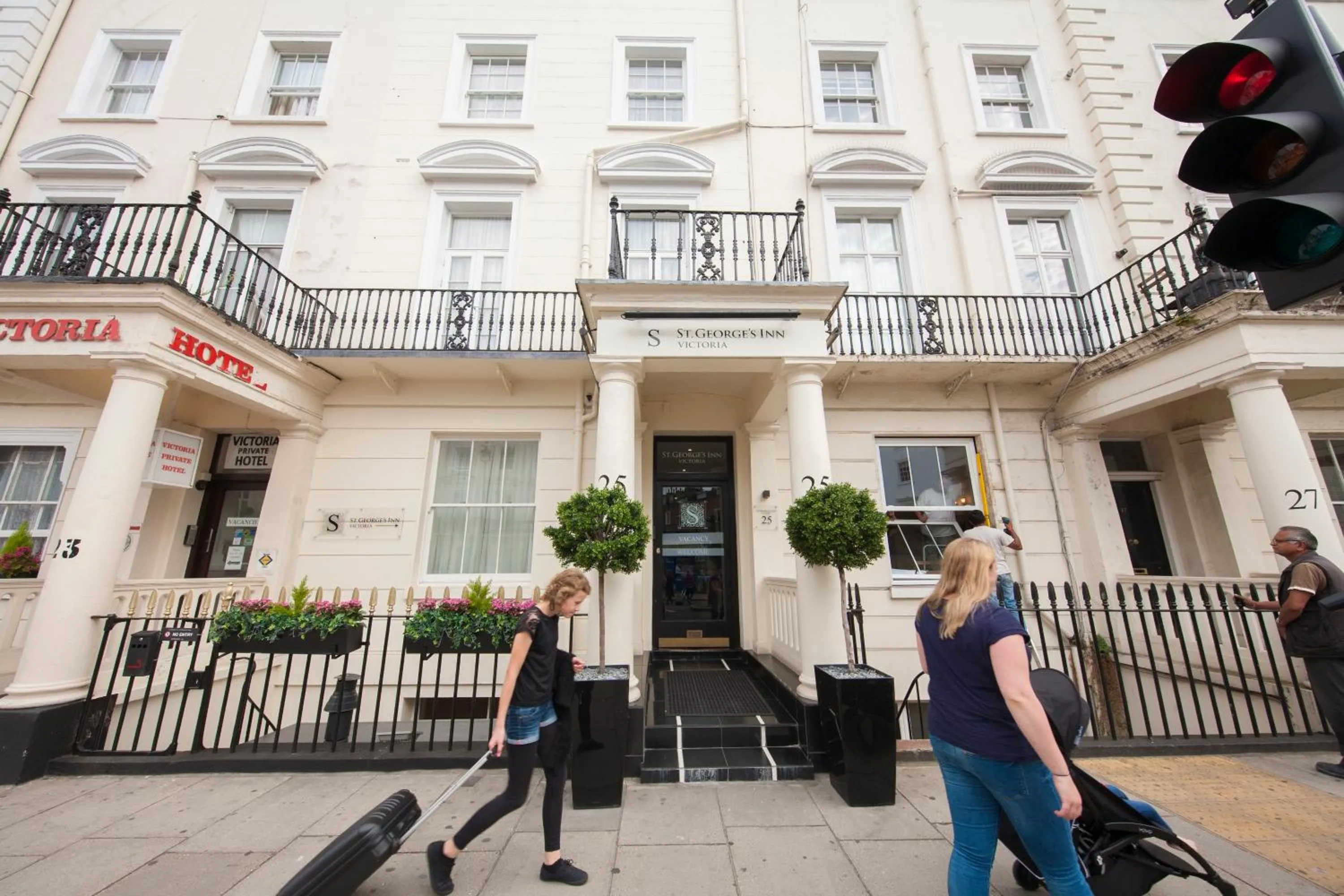 Facade/entrance in St George's Inn Victoria