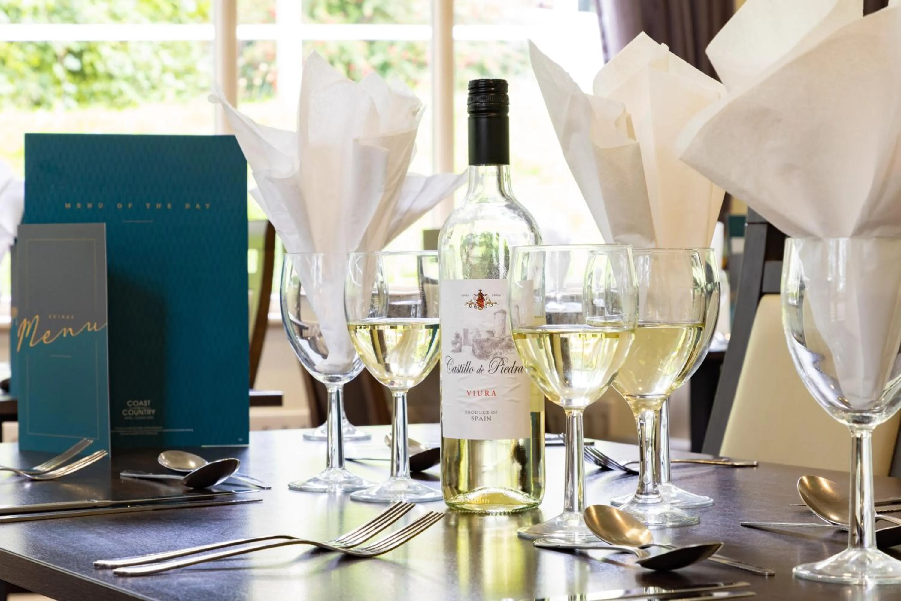 Food and drinks in The Caledonian Island Hotel