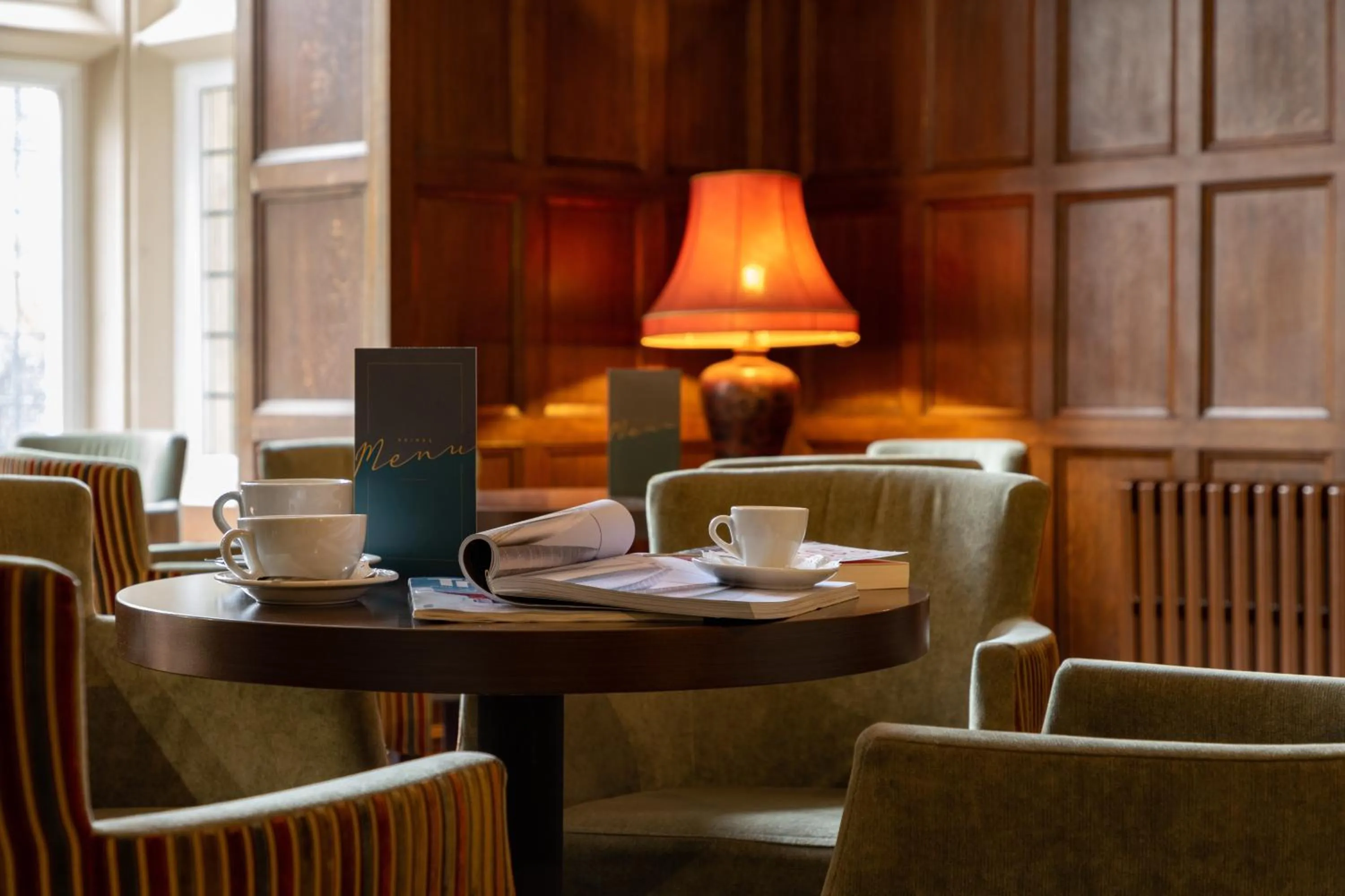 Lounge or bar in The Caledonian Island Hotel