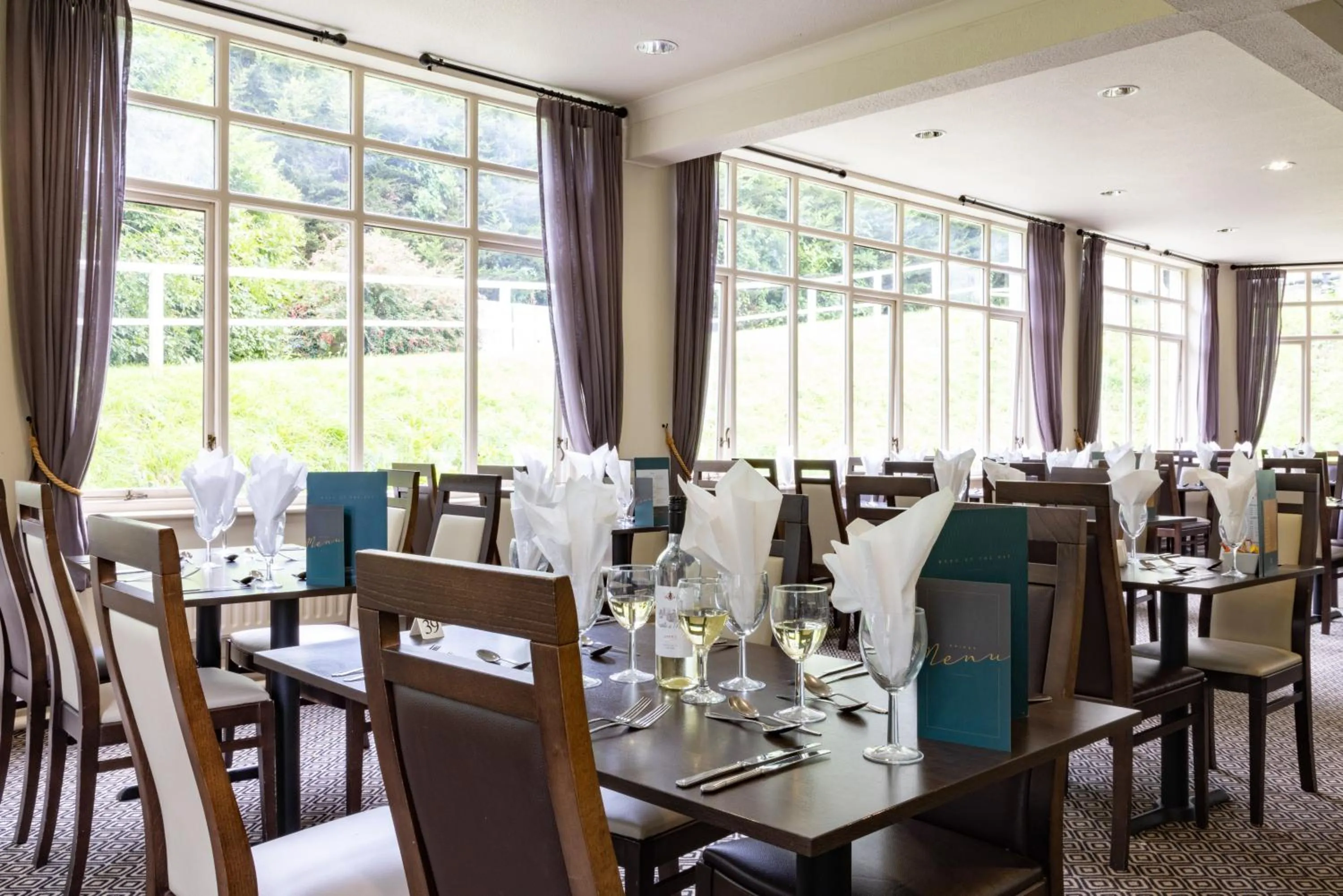 Restaurant/places to eat in The Caledonian Island Hotel