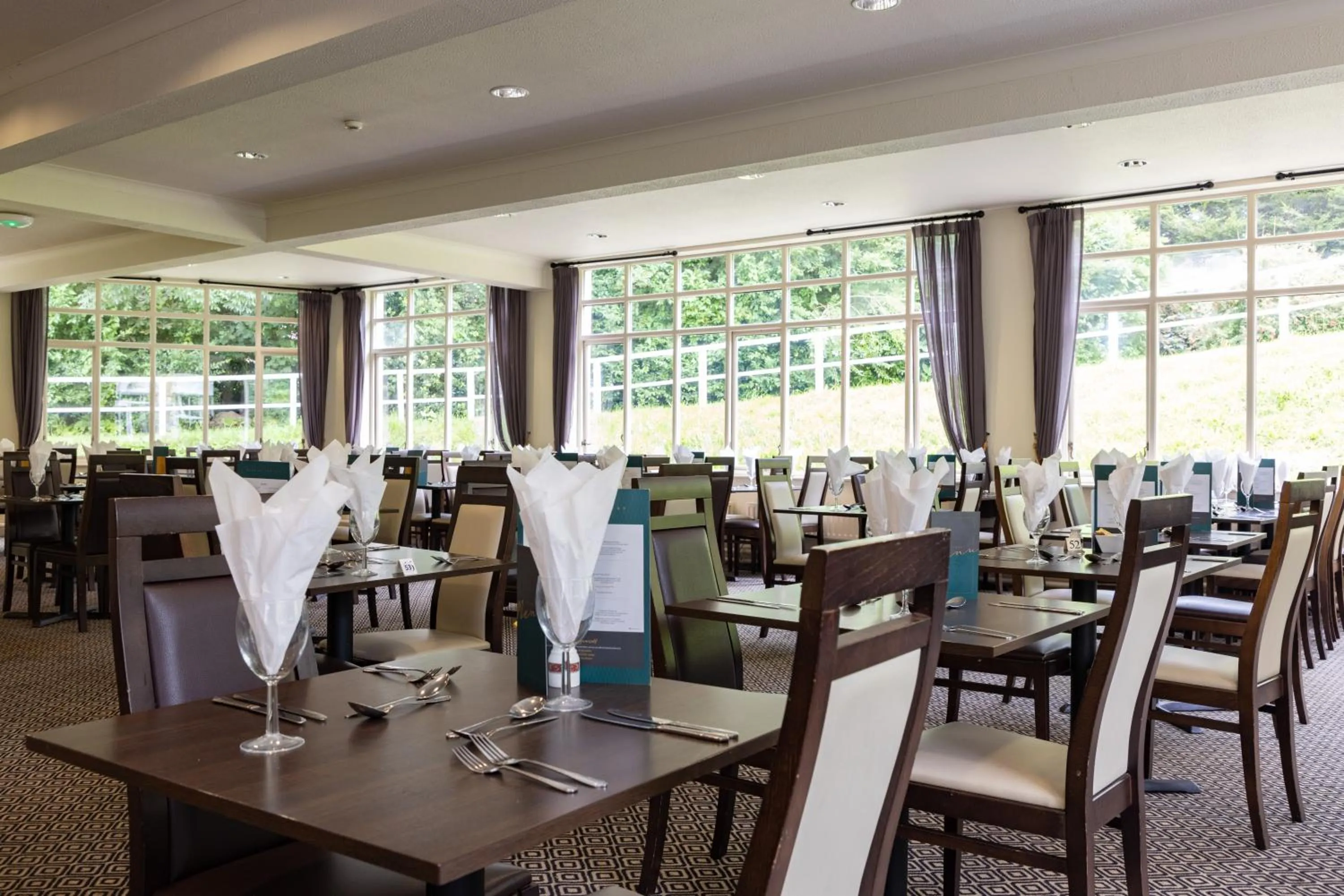 Restaurant/places to eat in The Caledonian Island Hotel