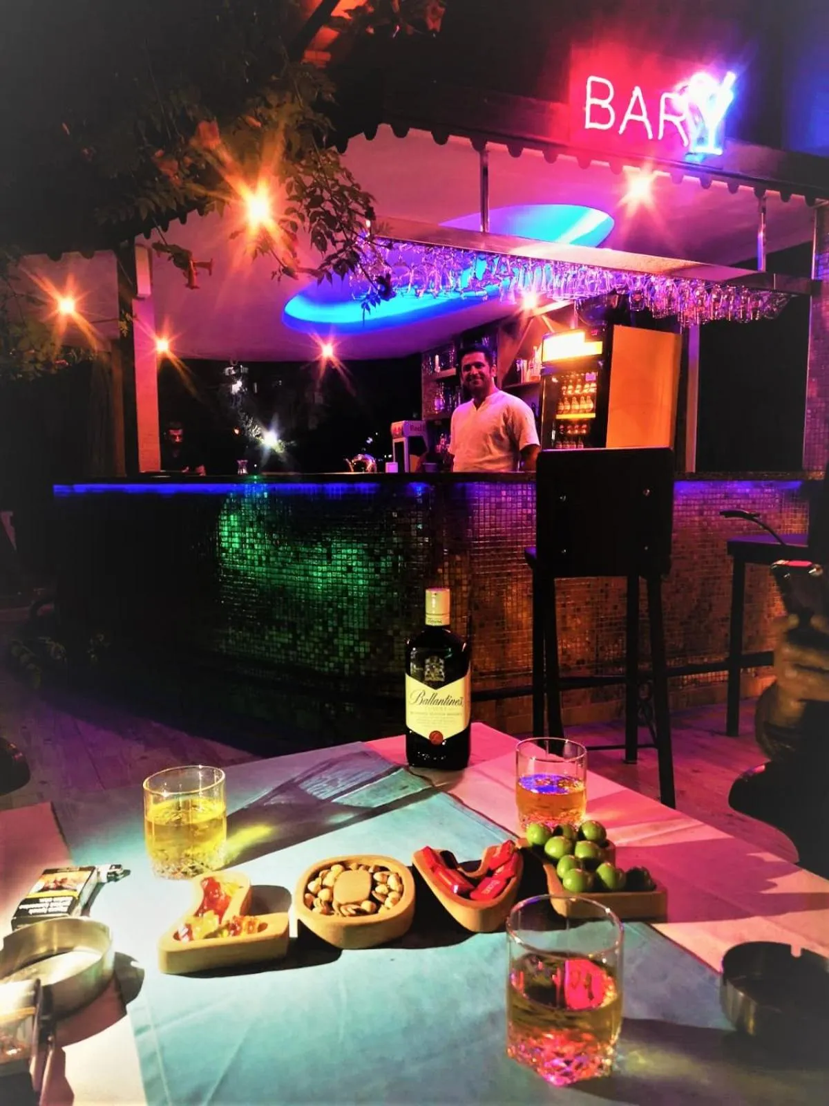 Restaurant/places to eat in Select Suite & Apart Hotel