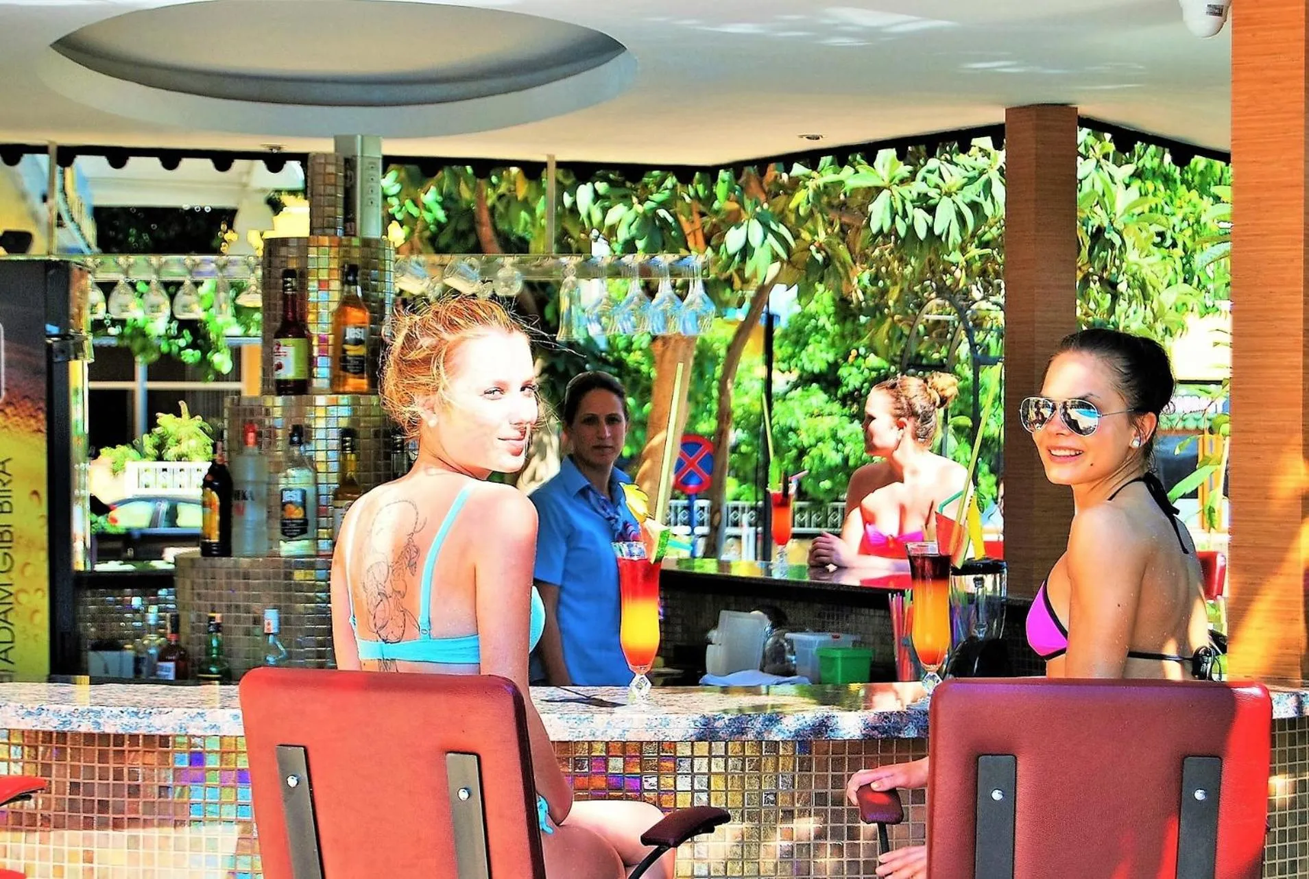 Lounge or bar in Select Suite & Apart Hotel