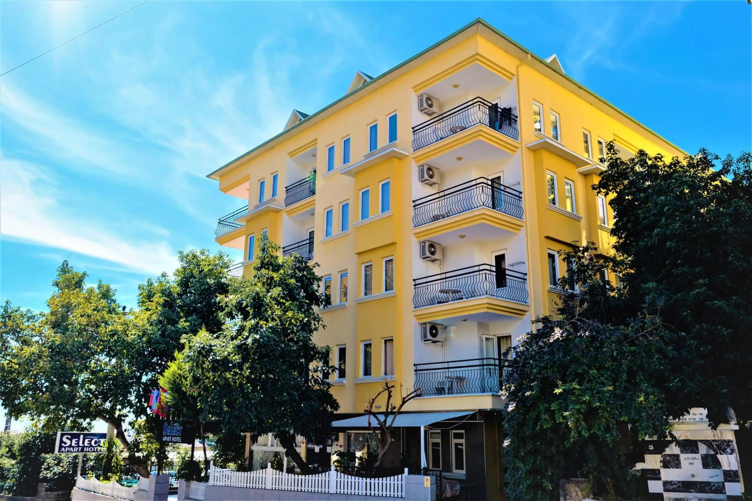 Property building in Select Suite & Apart Hotel