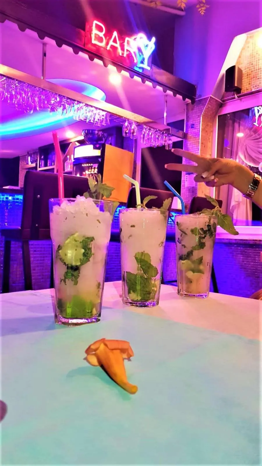 Restaurant/places to eat in Select Suite & Apart Hotel