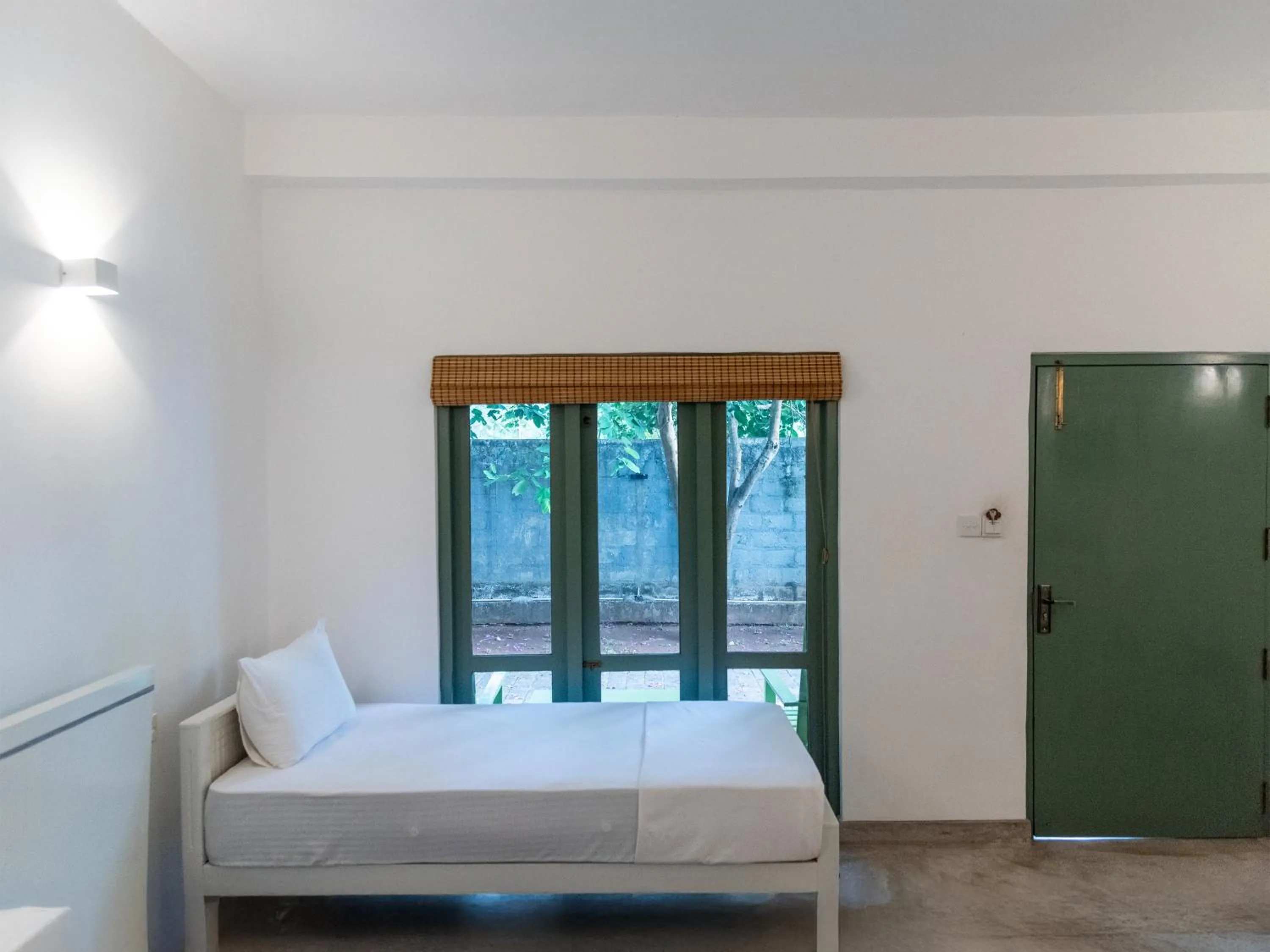 Bed in Moi Dambulla by DBI