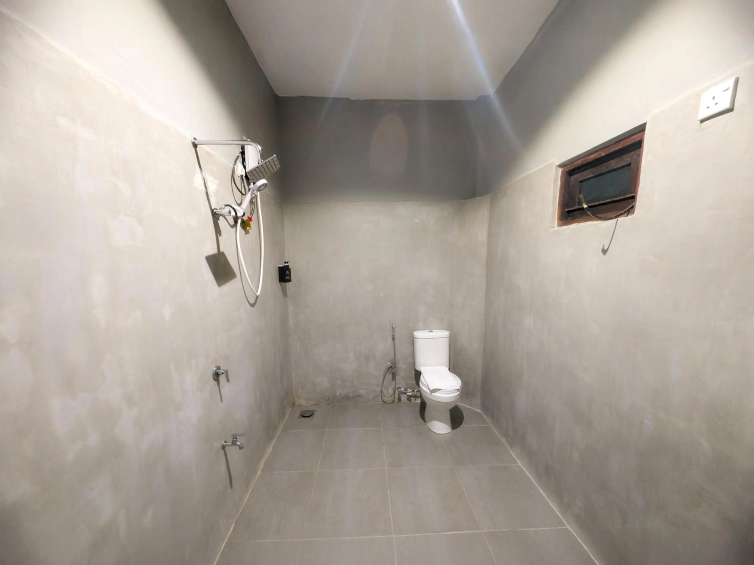 Shower in Moi Dambulla by DBI