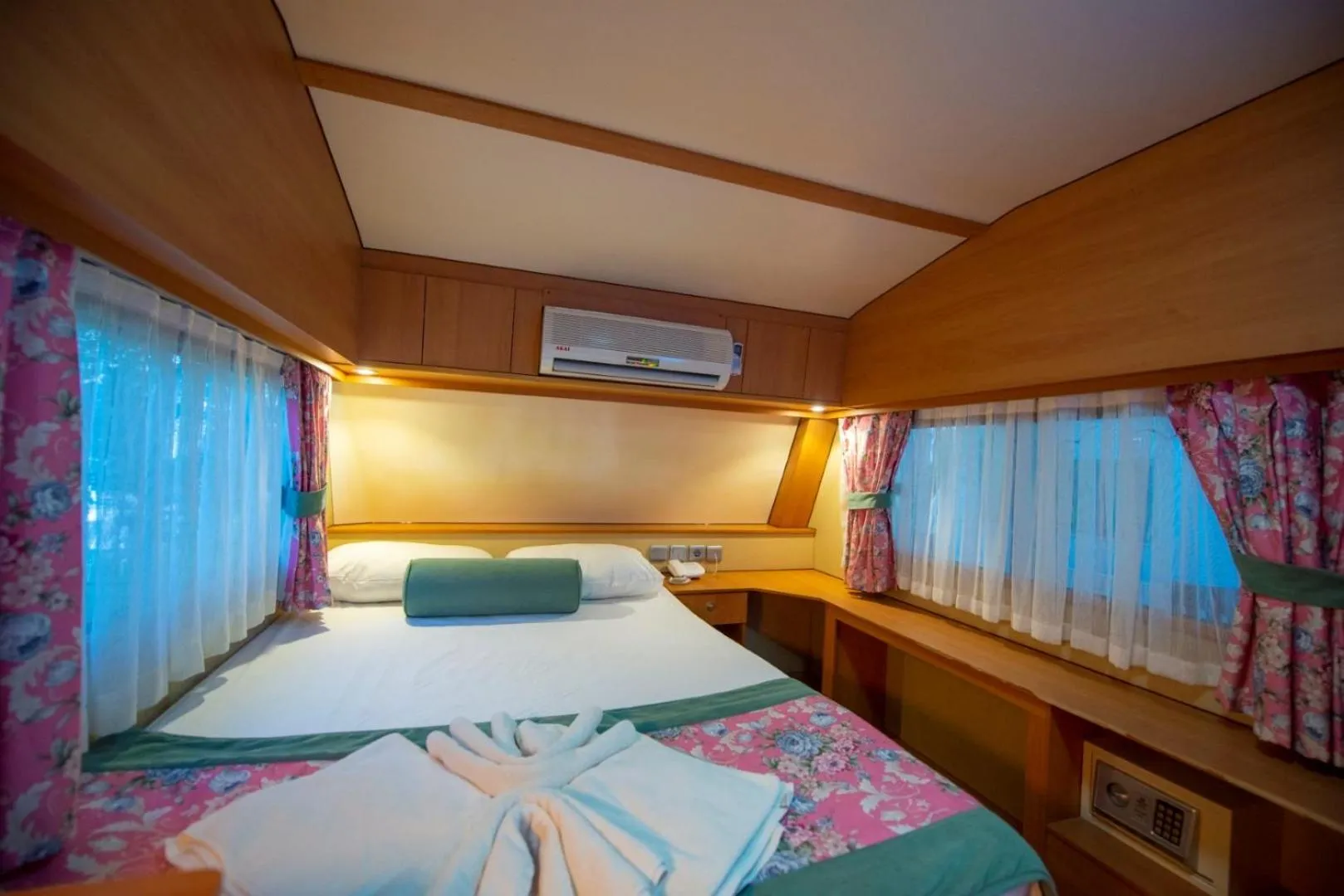 Decorative detail, Bed in S3 Seahorse Beach Club