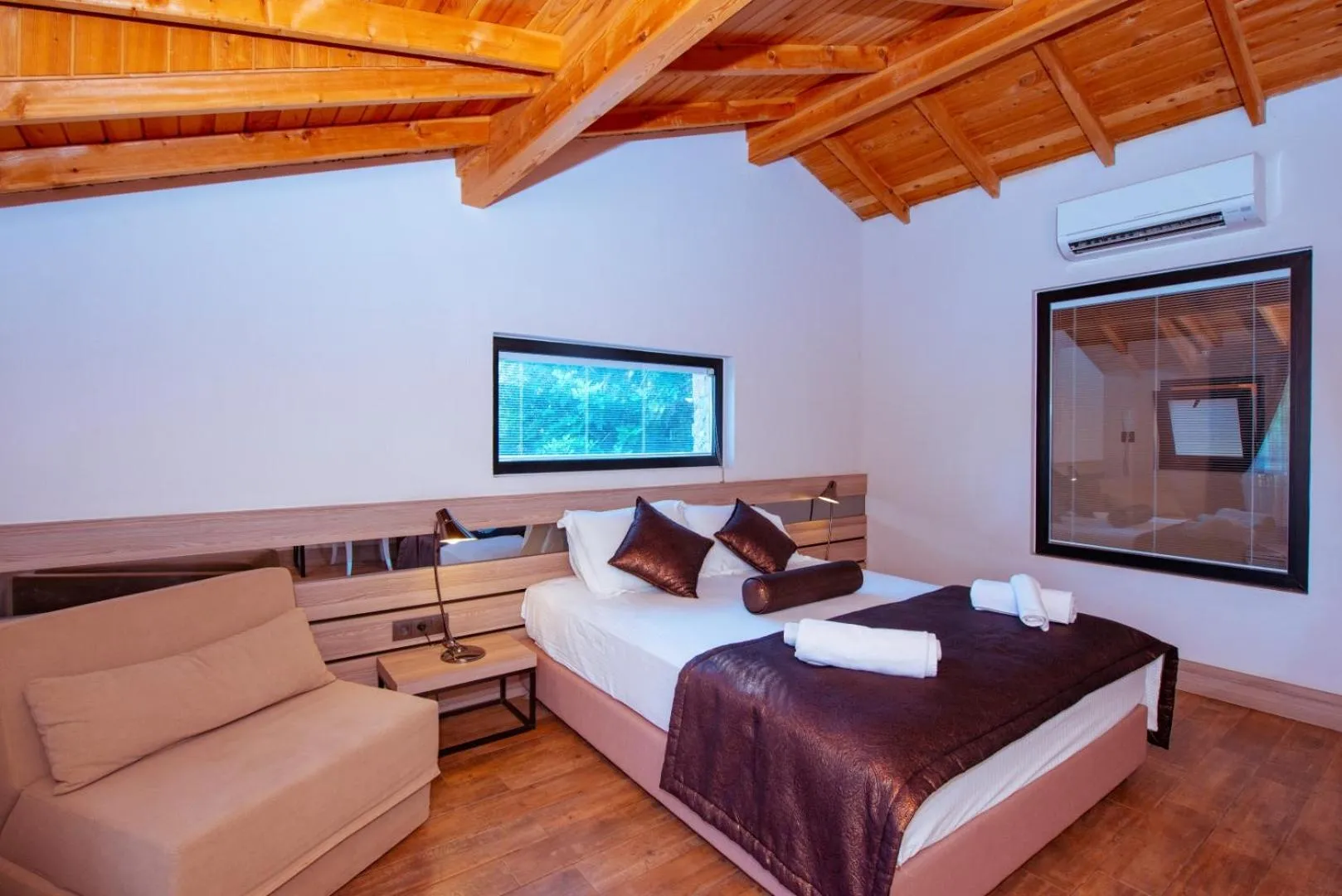 Decorative detail, Bed in S3 Seahorse Beach Club