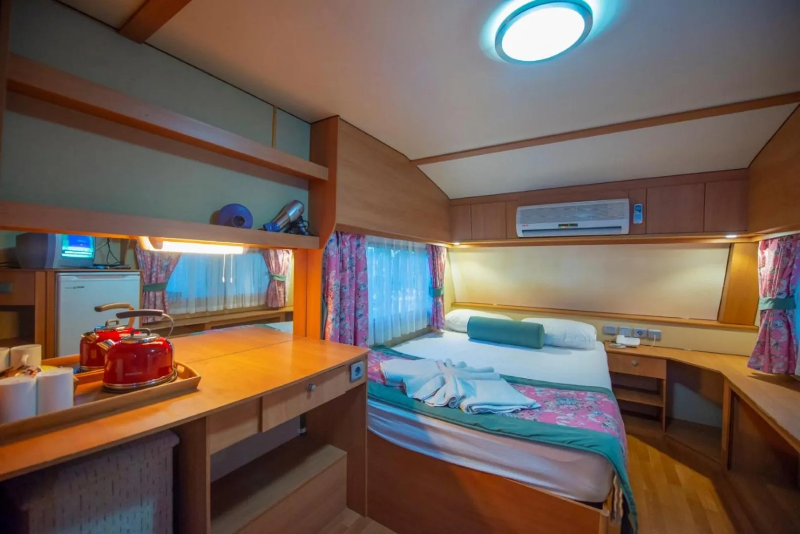 Decorative detail, Bed in S3 Seahorse Beach Club