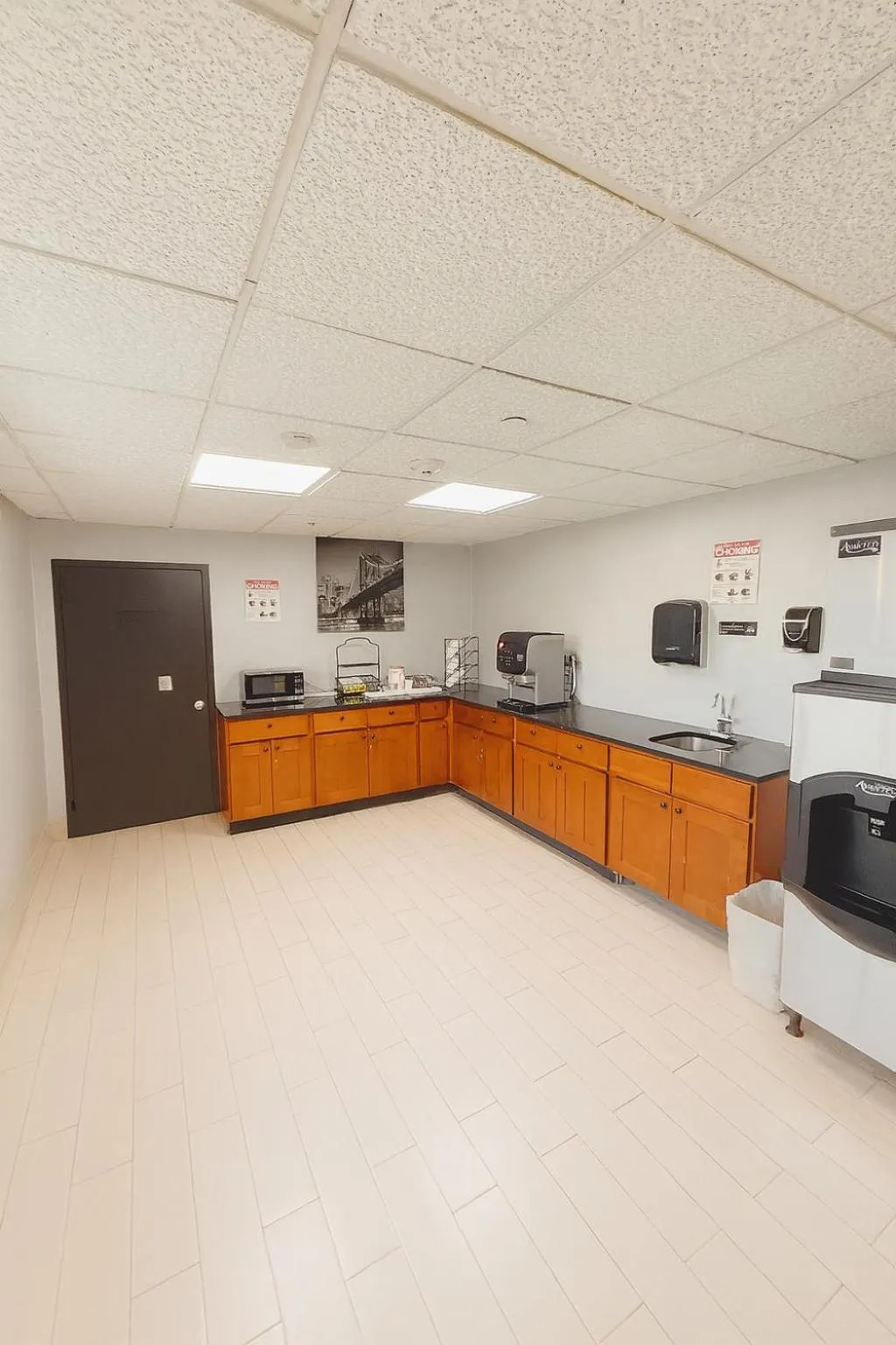 Lounge or bar in Floral Park Motor Lodge