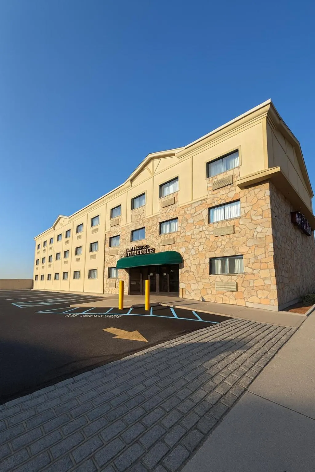 Property building in Floral Park Motor Lodge