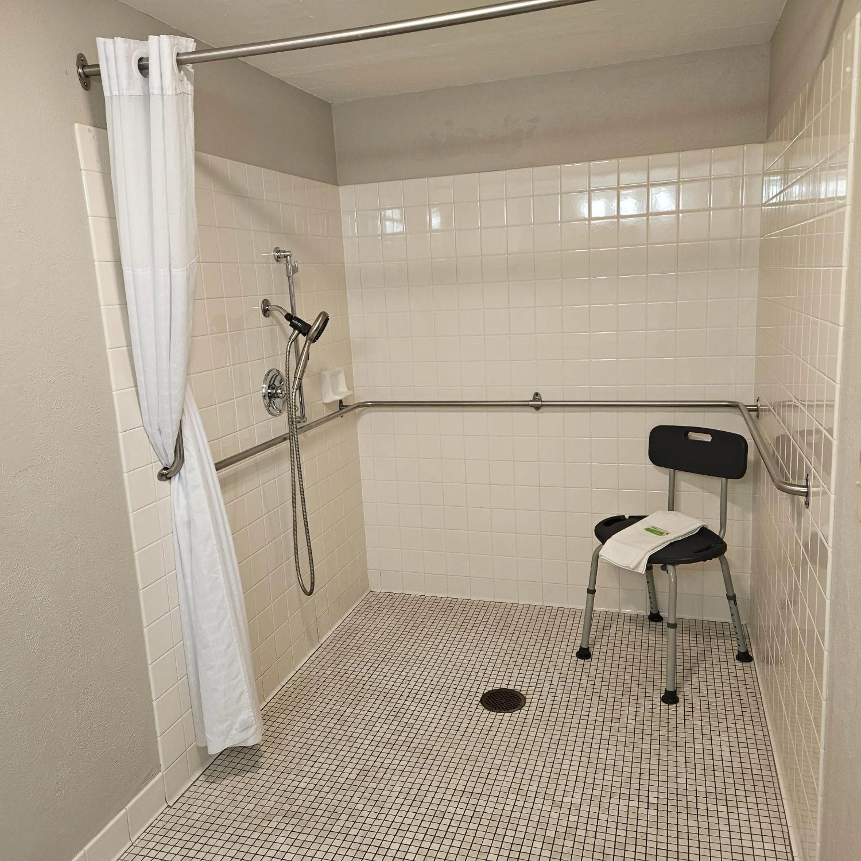Shower in Days Inn and Suites by Wyndham Downtown Missoula-University