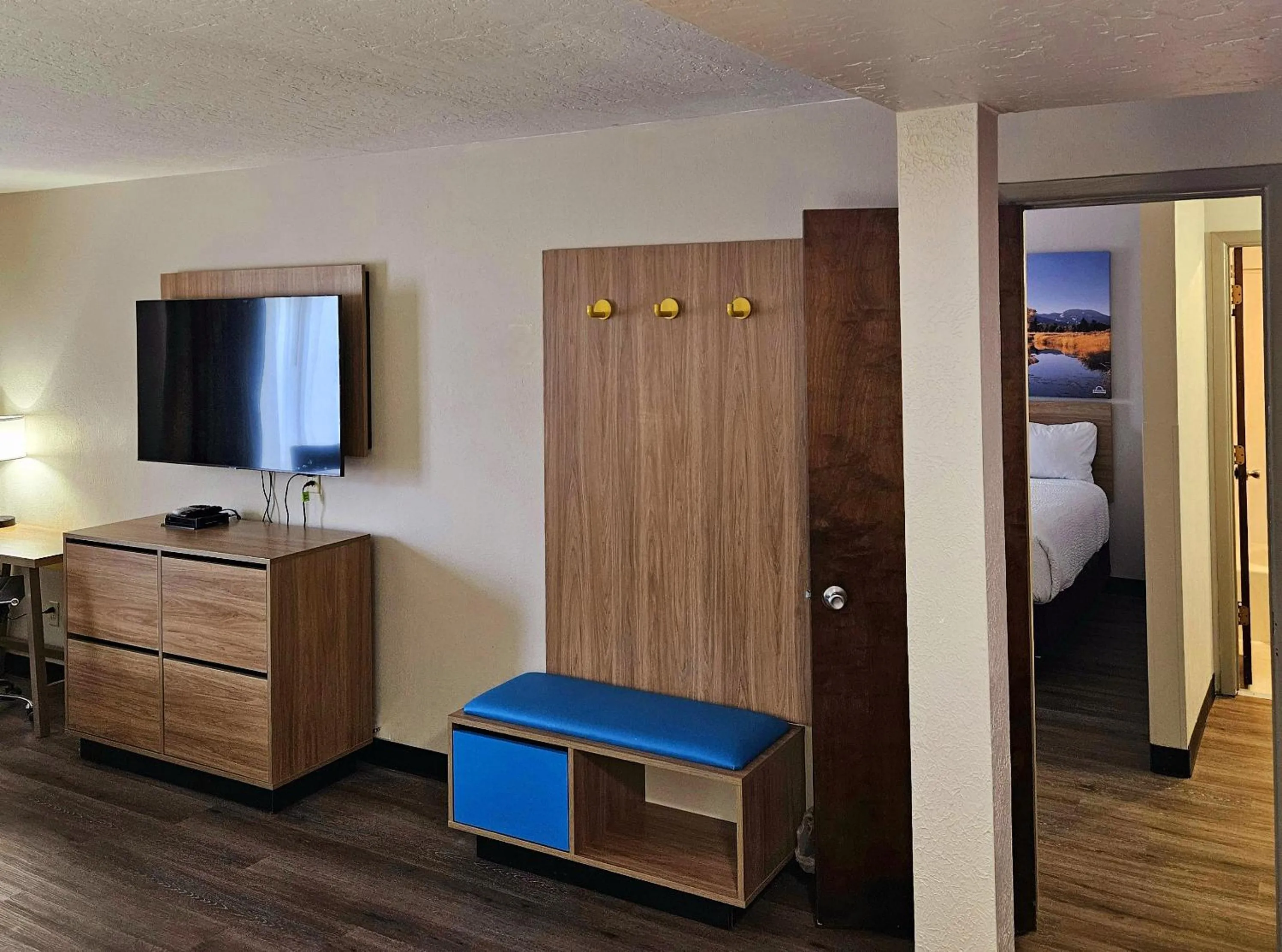 Bedroom, Bed in Days Inn and Suites by Wyndham Downtown Missoula-University