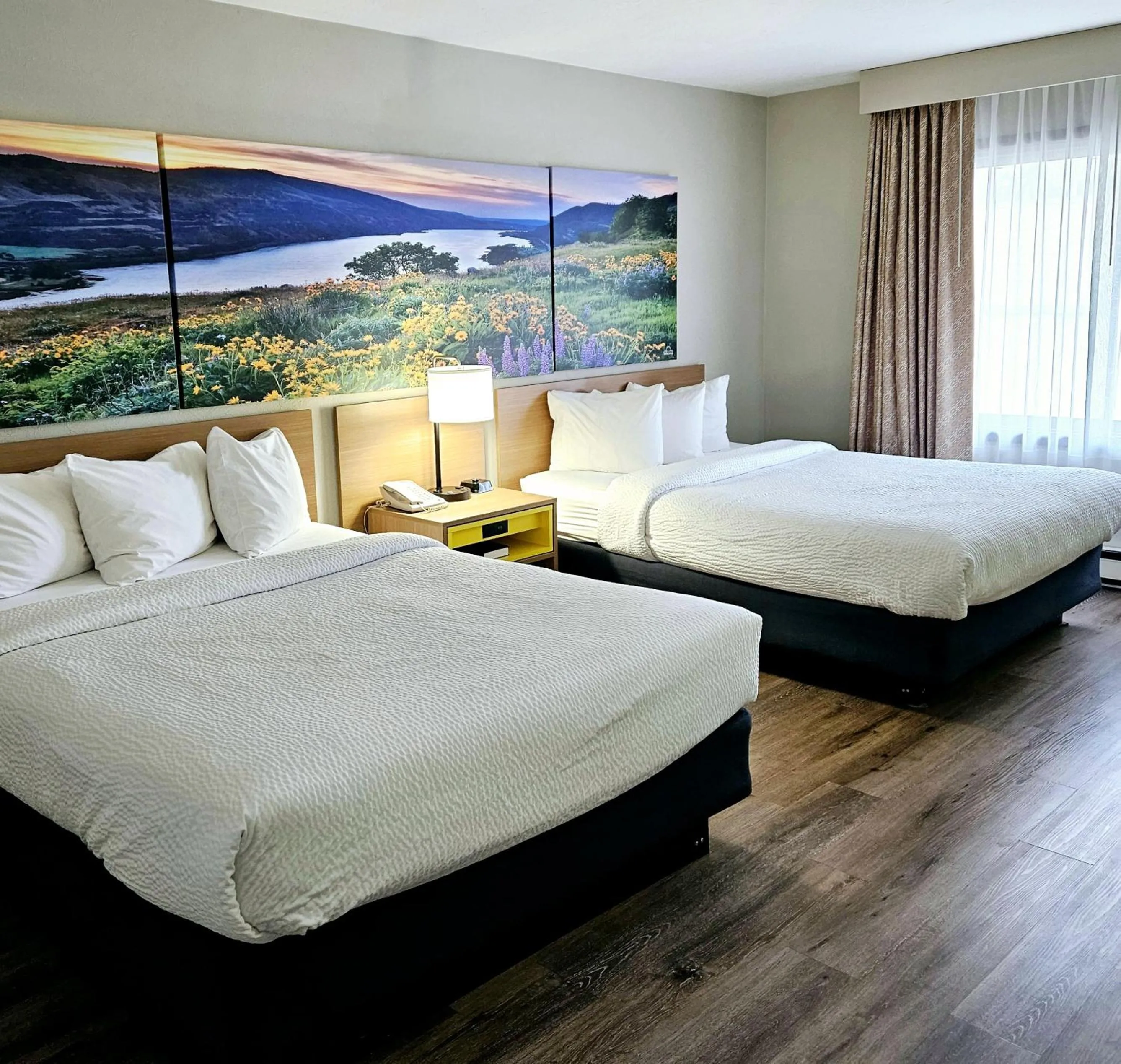 Bedroom, Bed in Days Inn and Suites by Wyndham Downtown Missoula-University