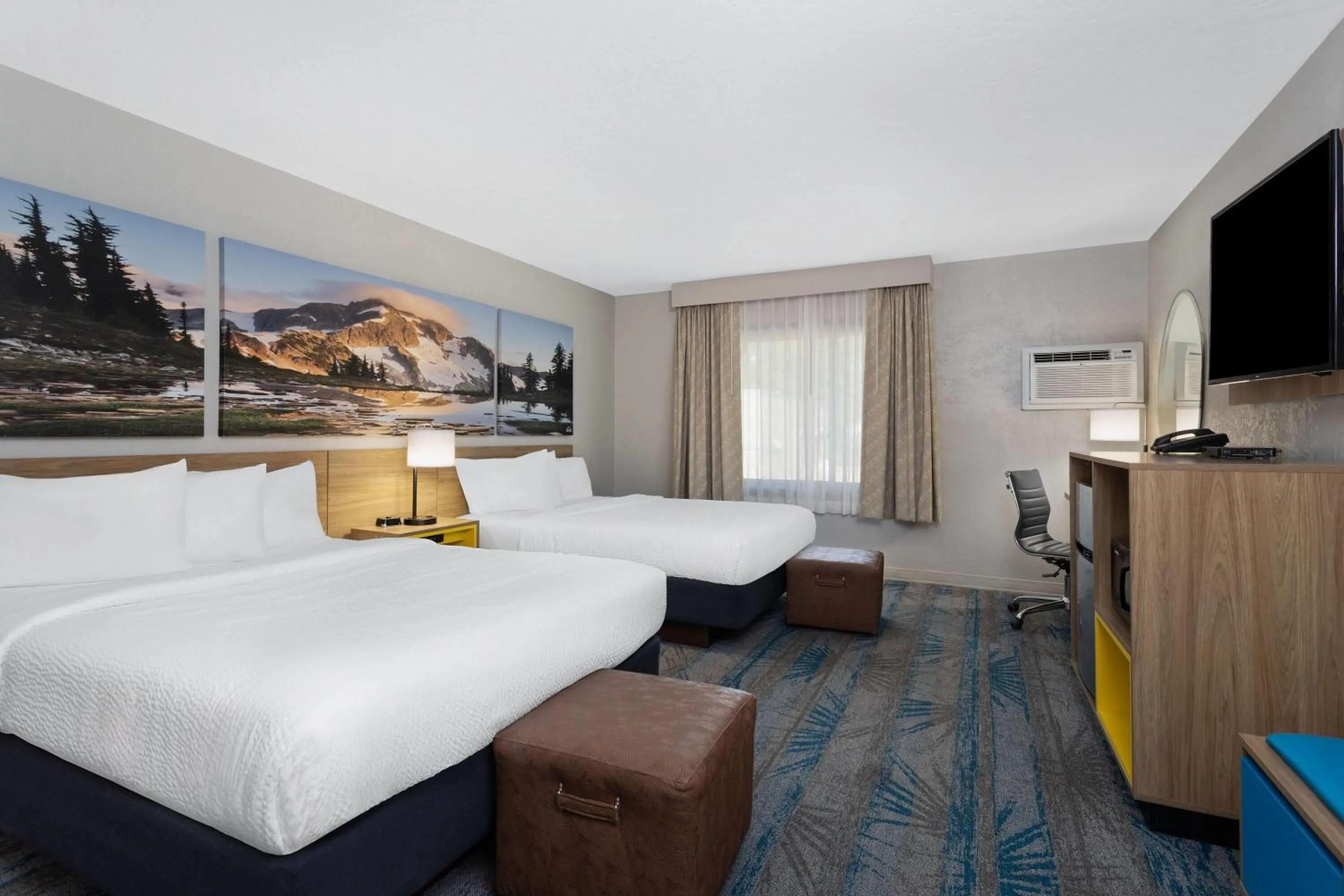 Photo of the whole room, Bed in Days Inn and Suites by Wyndham Downtown Missoula-University