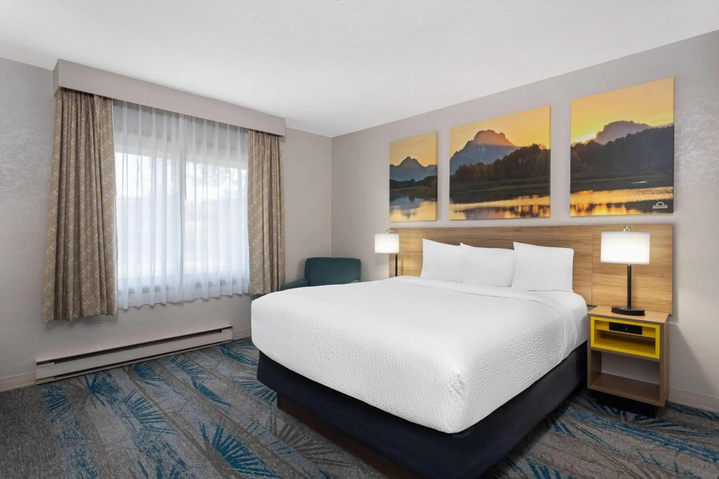 Queen Room - Non-Smoking in Days Inn and Suites by Wyndham Downtown Missoula-University Queen Room - Non-Smoking in Days Inn and Suites by Wyndham Downtown Missoula-University